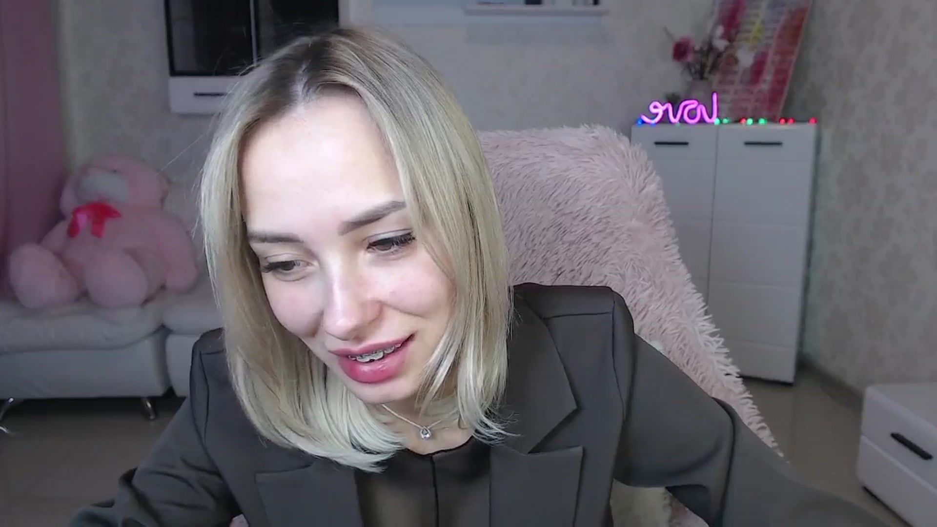Gallery image thumbnail from Lady_lucky1's myfreecams stream on, 03/20/2024, 18:43 image 15 of 20