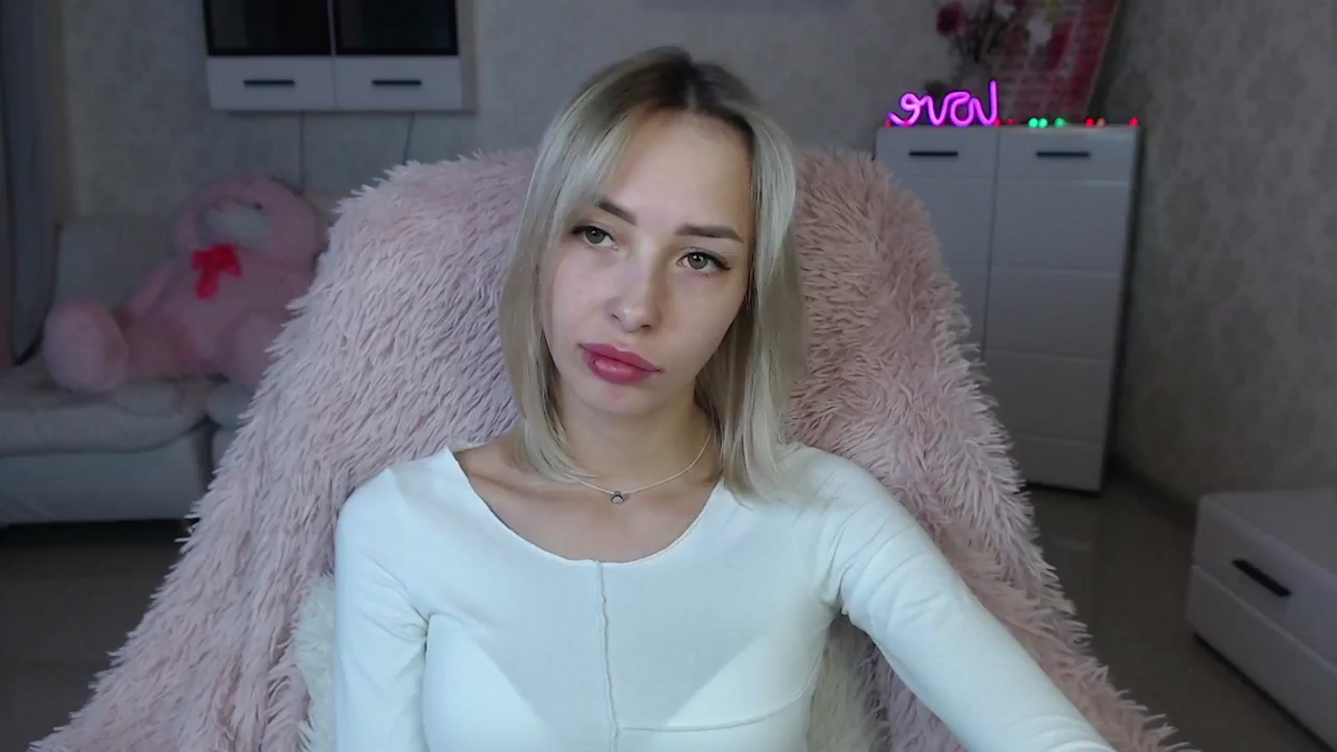 Gallery image thumbnail from Lady_lucky1's myfreecams stream on, 03/21/2024, 18:39 image 8 of 20
