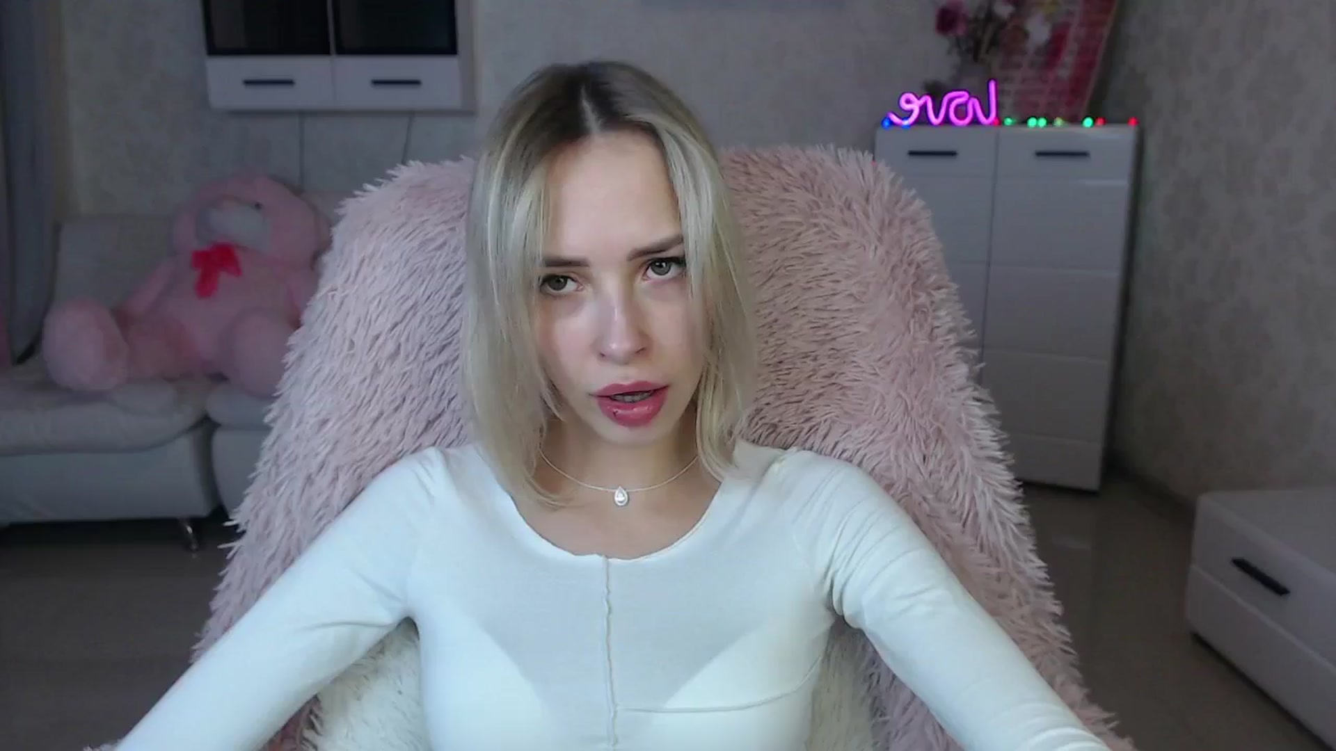 Gallery image thumbnail from Lady_lucky1's myfreecams stream on, 03/21/2024, 18:39 image 10 of 20