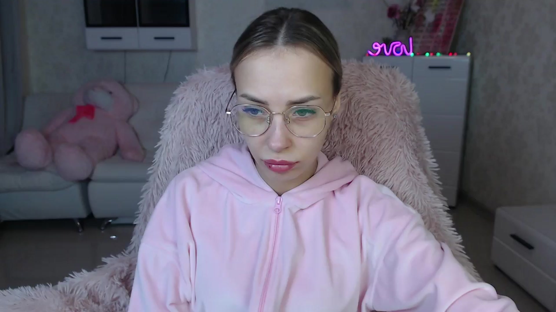 Gallery image thumbnail from Lady_lucky1's myfreecams stream on, 03/22/2024, 18:28 image 4 of 20