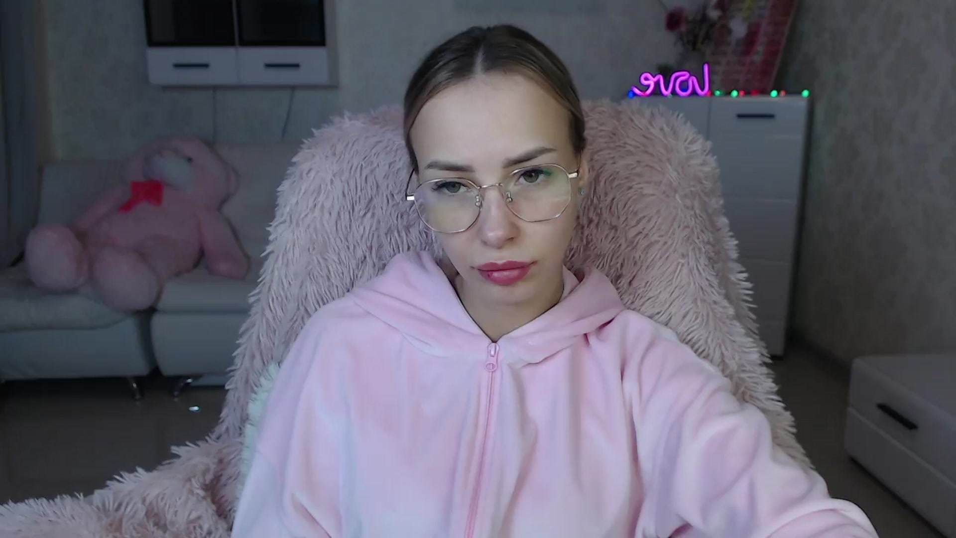 Gallery image thumbnail from Lady_lucky1's myfreecams stream on, 03/22/2024, 18:28 image 10 of 20