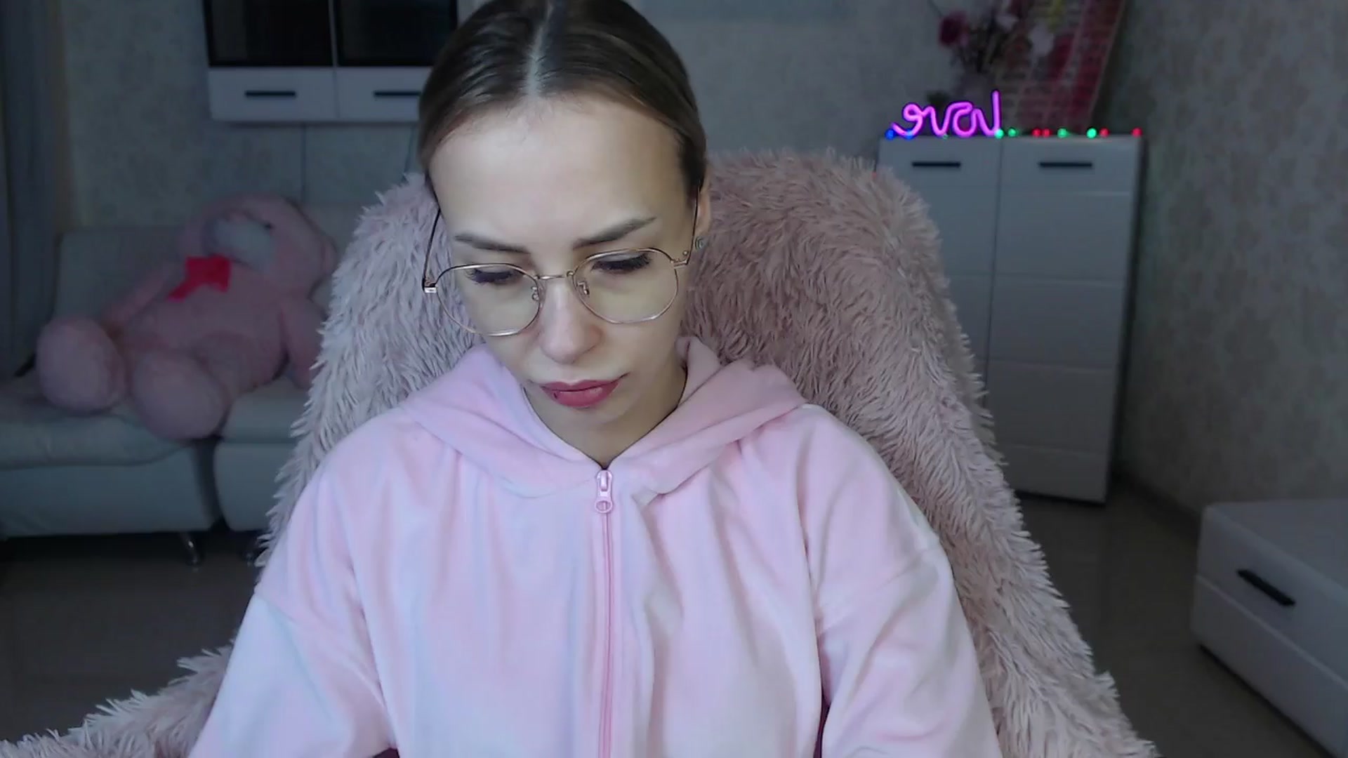 Gallery image thumbnail from Lady_lucky1's myfreecams stream on, 03/22/2024, 18:28 image 1 of 20