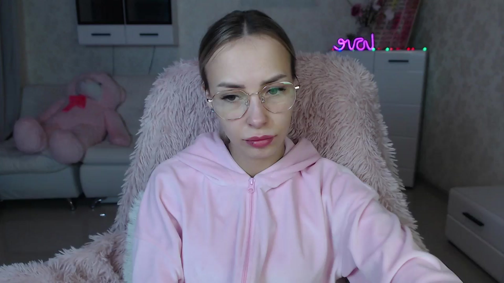 Gallery image thumbnail from Lady_lucky1's myfreecams stream on, 03/22/2024, 18:28 image 7 of 20