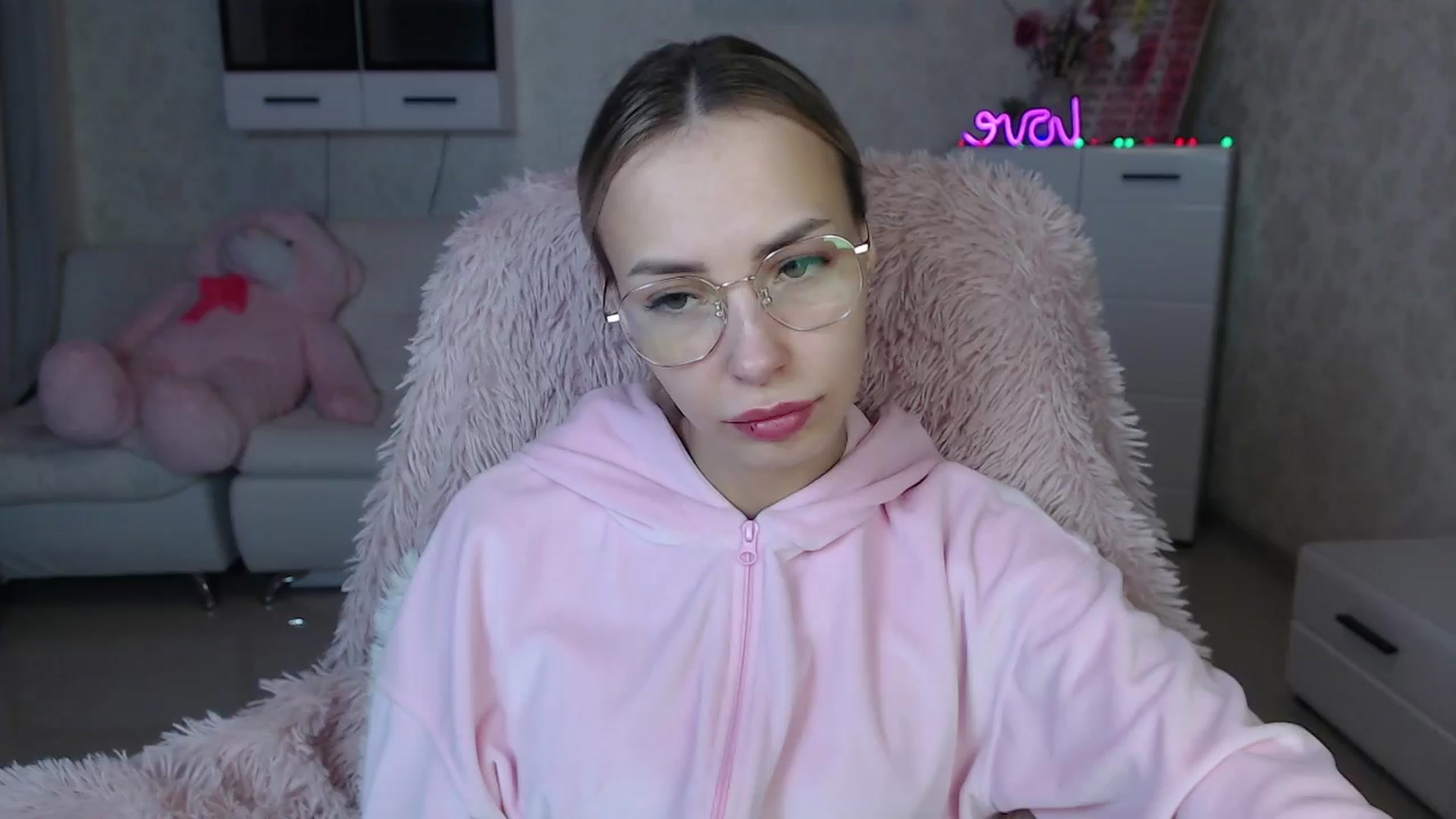 Gallery image thumbnail from Lady_lucky1's myfreecams stream on, 03/22/2024, 18:28 image 6 of 20