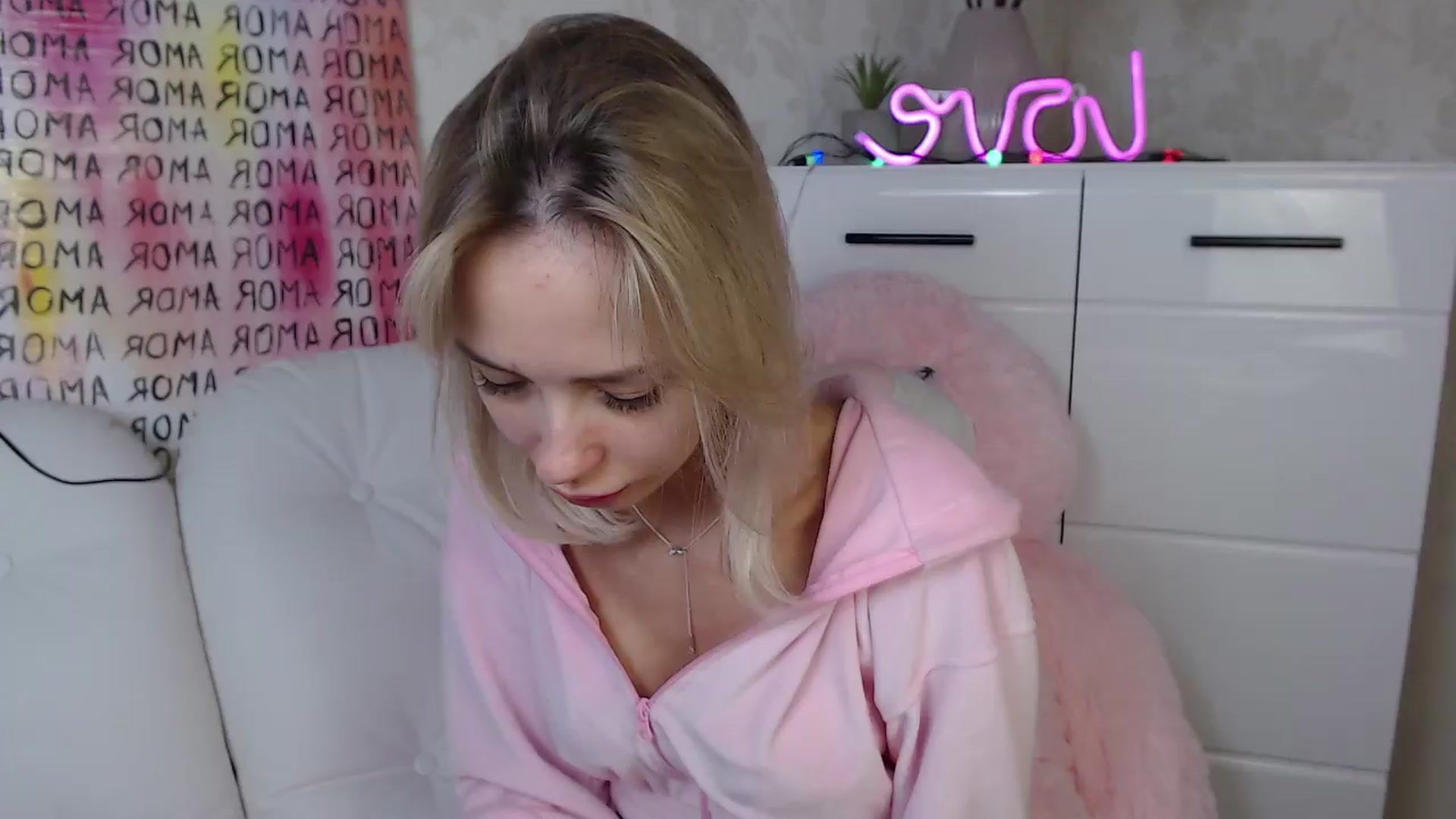 Gallery image thumbnail from Lady_lucky1's myfreecams stream on, 03/28/2024, 18:53 image 10 of 20