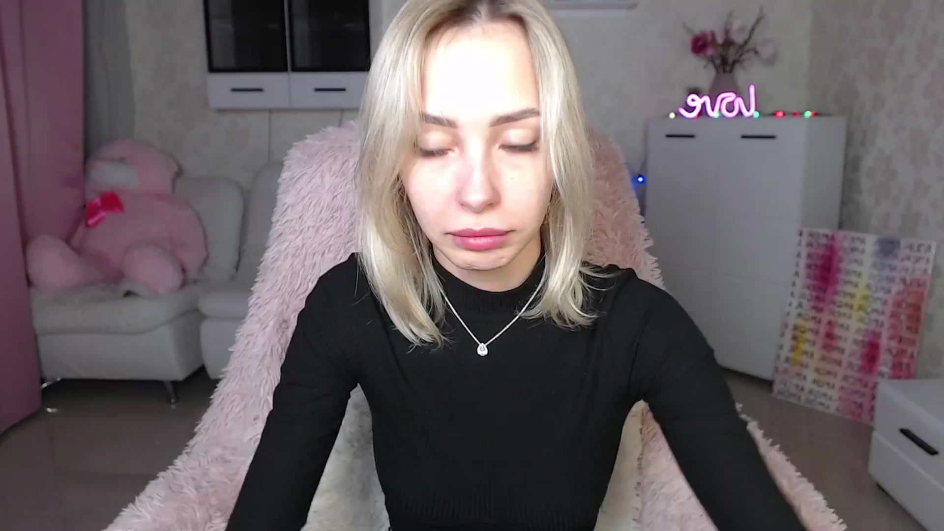 Gallery image thumbnail from Lady_lucky1's myfreecams stream on, 04/01/2024, 17:34 image 10 of 20