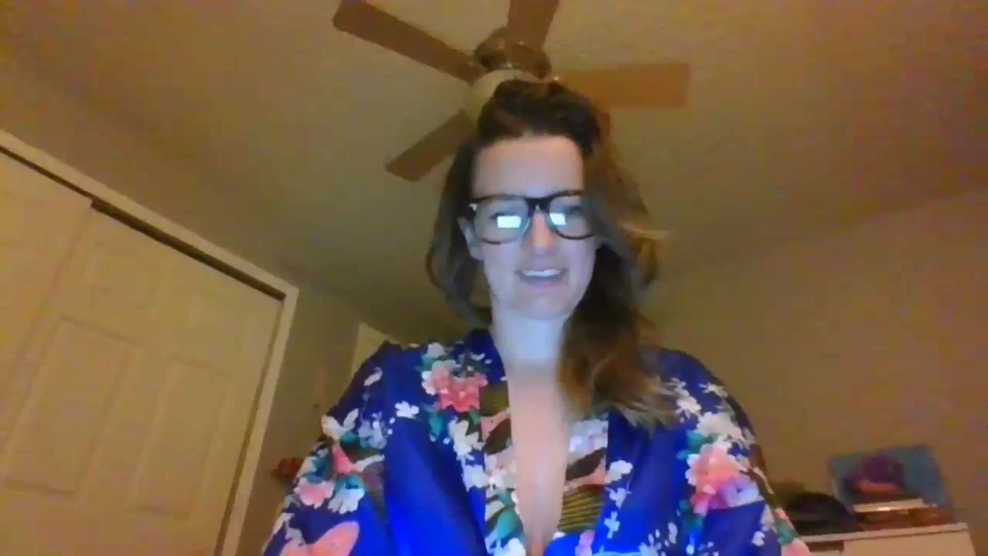 Gallery image thumbnail from Lady_luxe8765's myfreecams stream on, 12/02/2023, 07:09 image 7 of 20