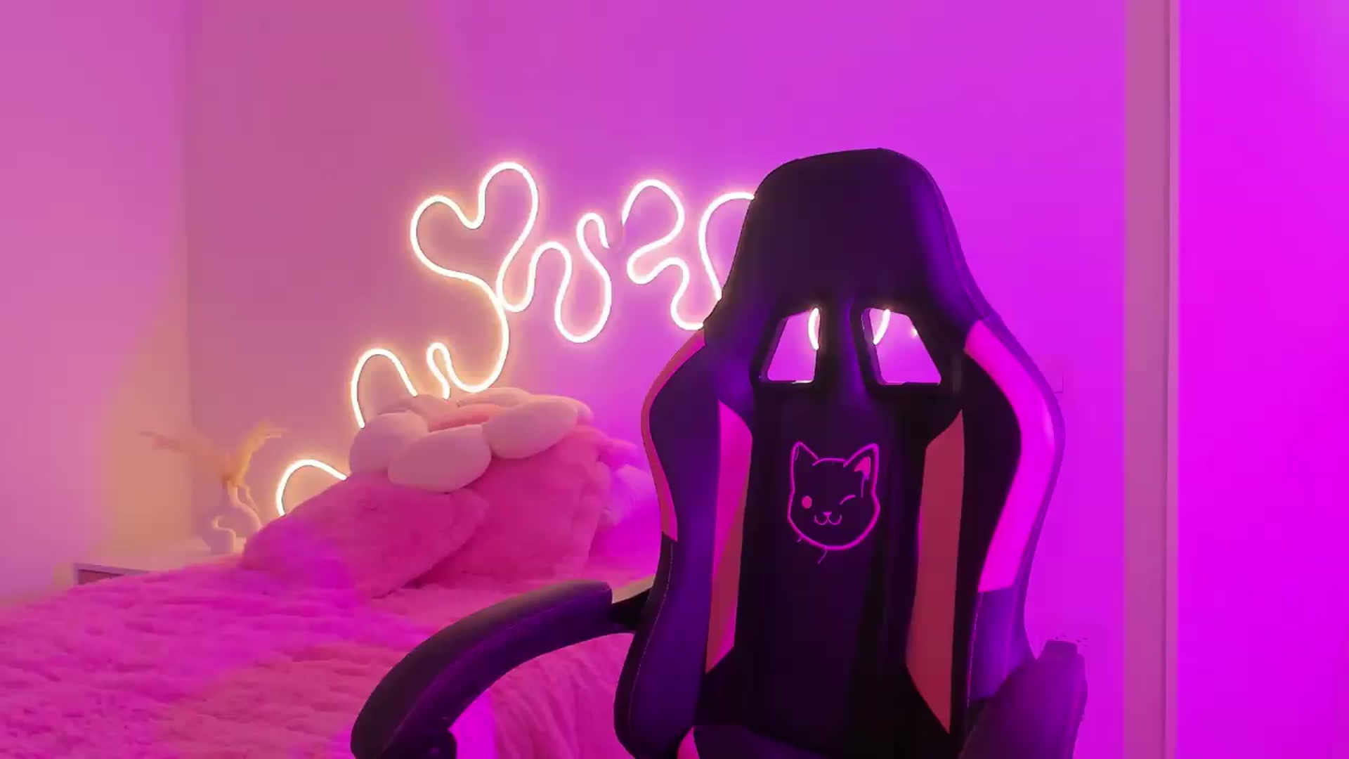 Gallery image thumbnail from Lady_sweet_'s myfreecams stream on, 08/10/2026, 16:01 image 1 of 20