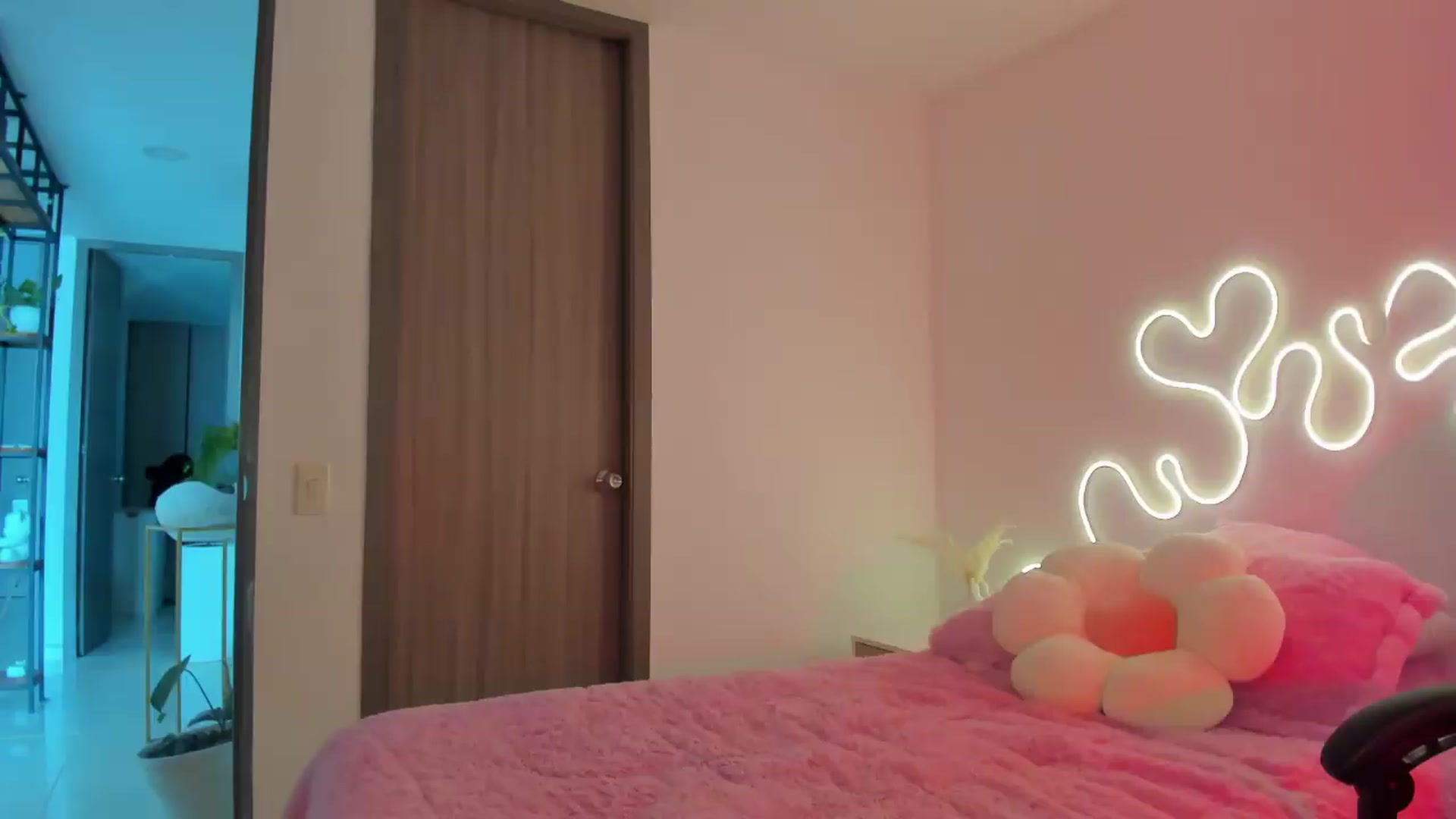 Gallery image thumbnail from Lady_sweet_'s myfreecams stream on, 08/13/2026, 17:19 image 4 of 20