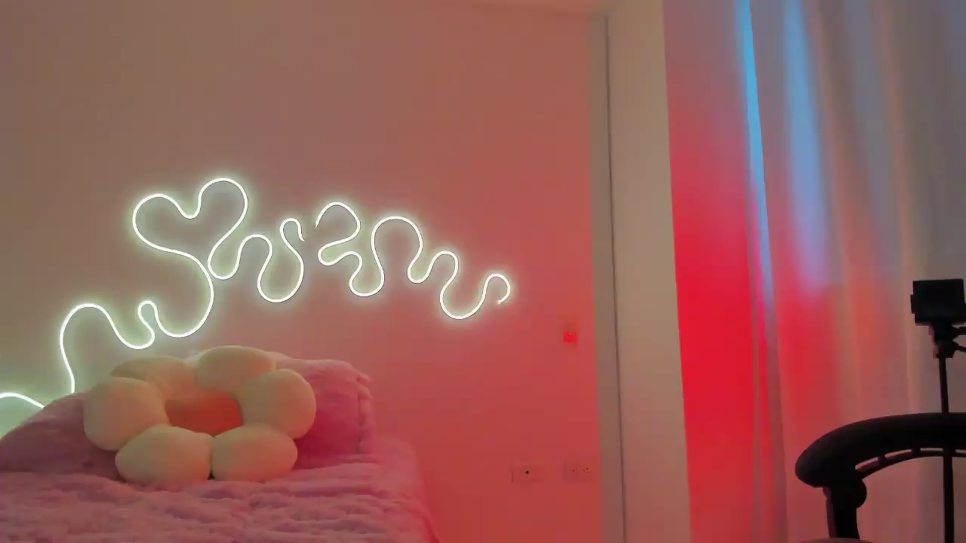 Gallery image thumbnail from Lady_sweet_'s myfreecams stream on, 08/13/2026, 17:19 image 12 of 20