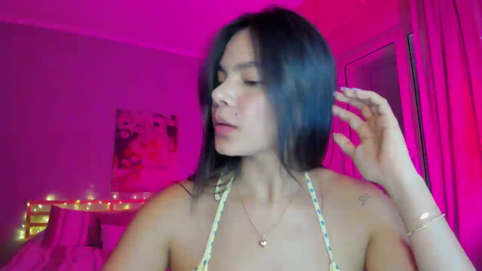 Gallery image thumbnail from Lady_sweet_'s myfreecams stream on, 08/28/2026, 12:44 image 16 of 20