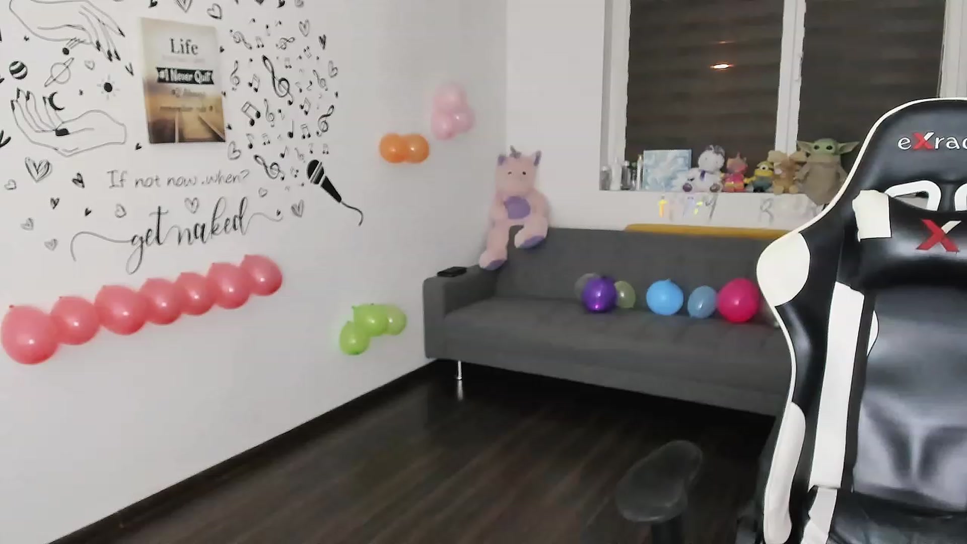 Gallery image thumbnail from Ladybug___'s myfreecams stream on, 04/04/2023, 24:18 image 9 of 20