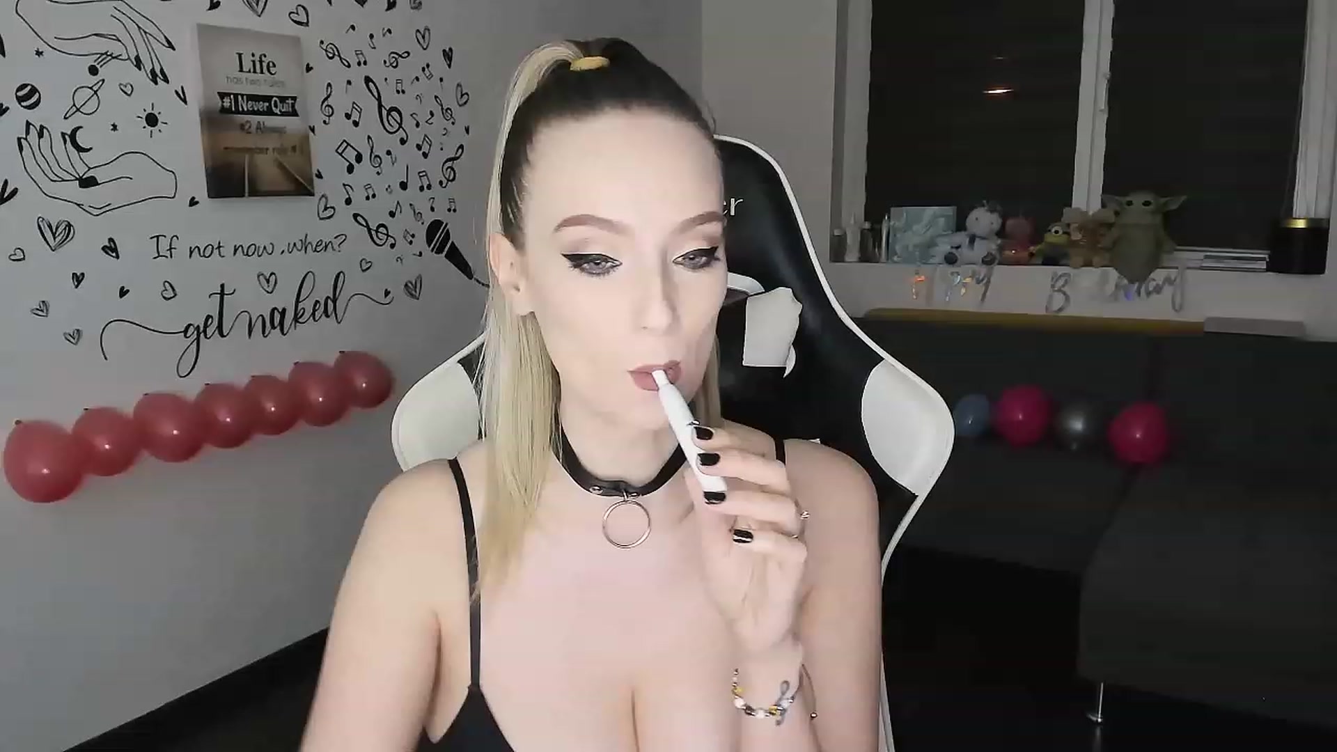 Gallery image thumbnail from Ladybug___'s myfreecams stream on, 04/04/2023, 24:18 image 16 of 20
