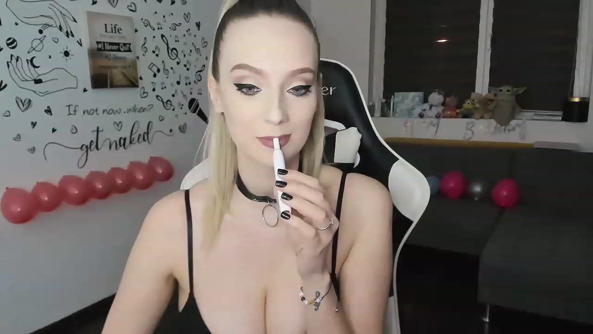 Gallery image thumbnail from Ladybug___'s myfreecams stream on, 04/04/2023, 24:18 image 12 of 20