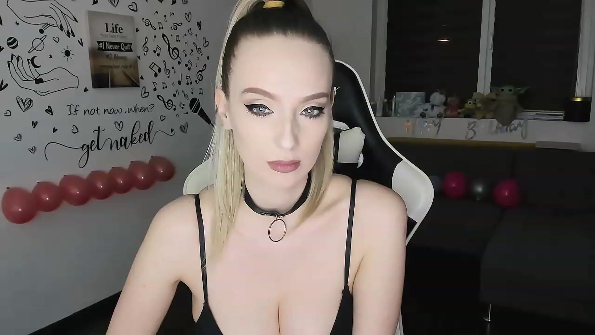 Gallery image thumbnail from Ladybug___'s myfreecams stream on, 04/04/2023, 24:18 image 14 of 20