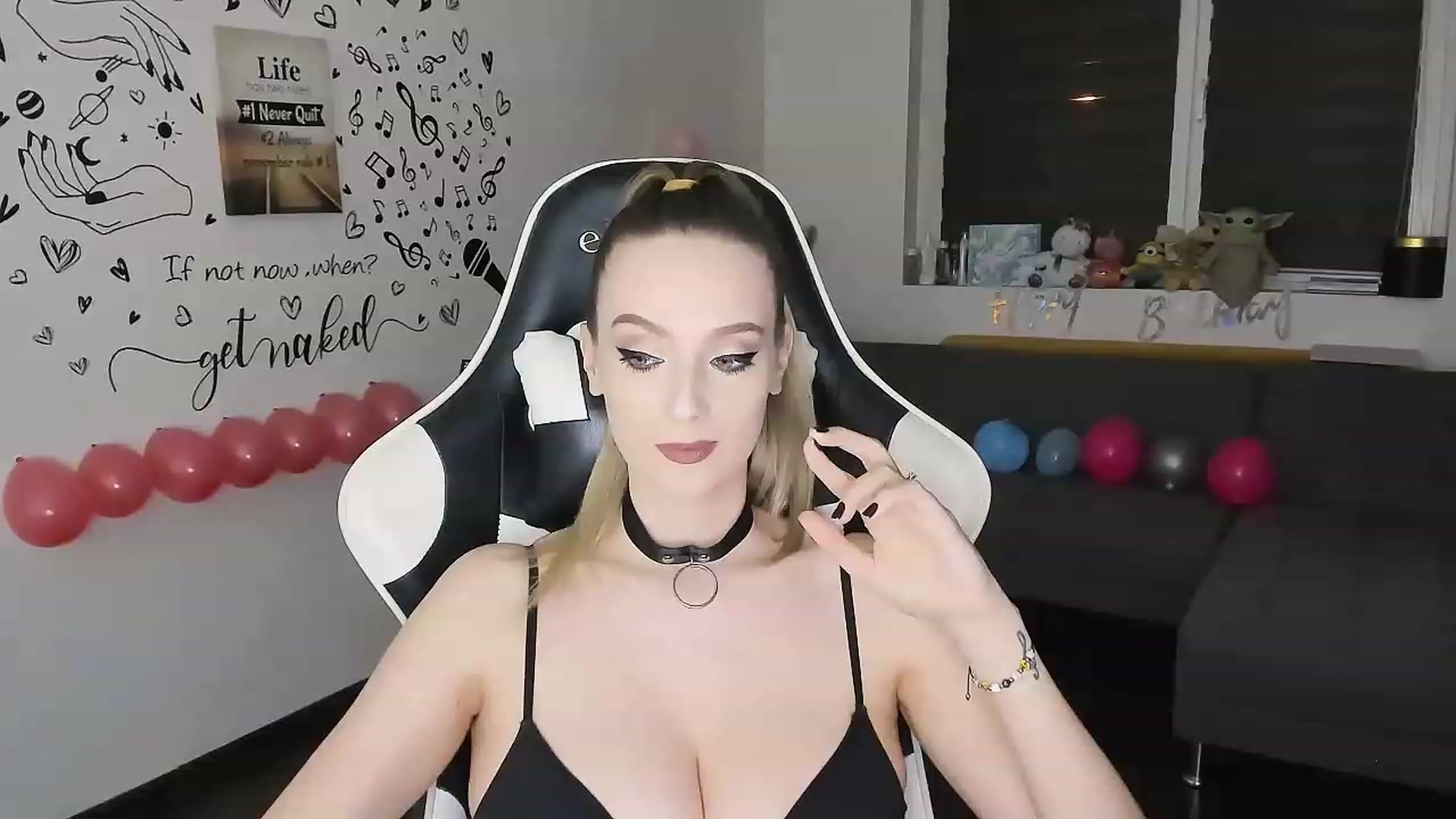 Gallery image thumbnail from Ladybug___'s myfreecams stream on, 04/04/2023, 24:18 image 5 of 20