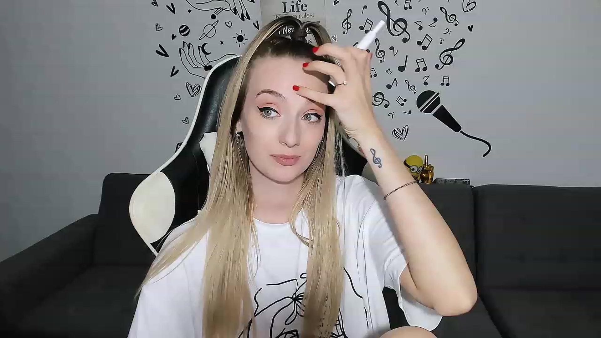 Gallery image thumbnail from Ladybug___'s myfreecams stream on, 06/06/2023, 23:06 image 1 of 20
