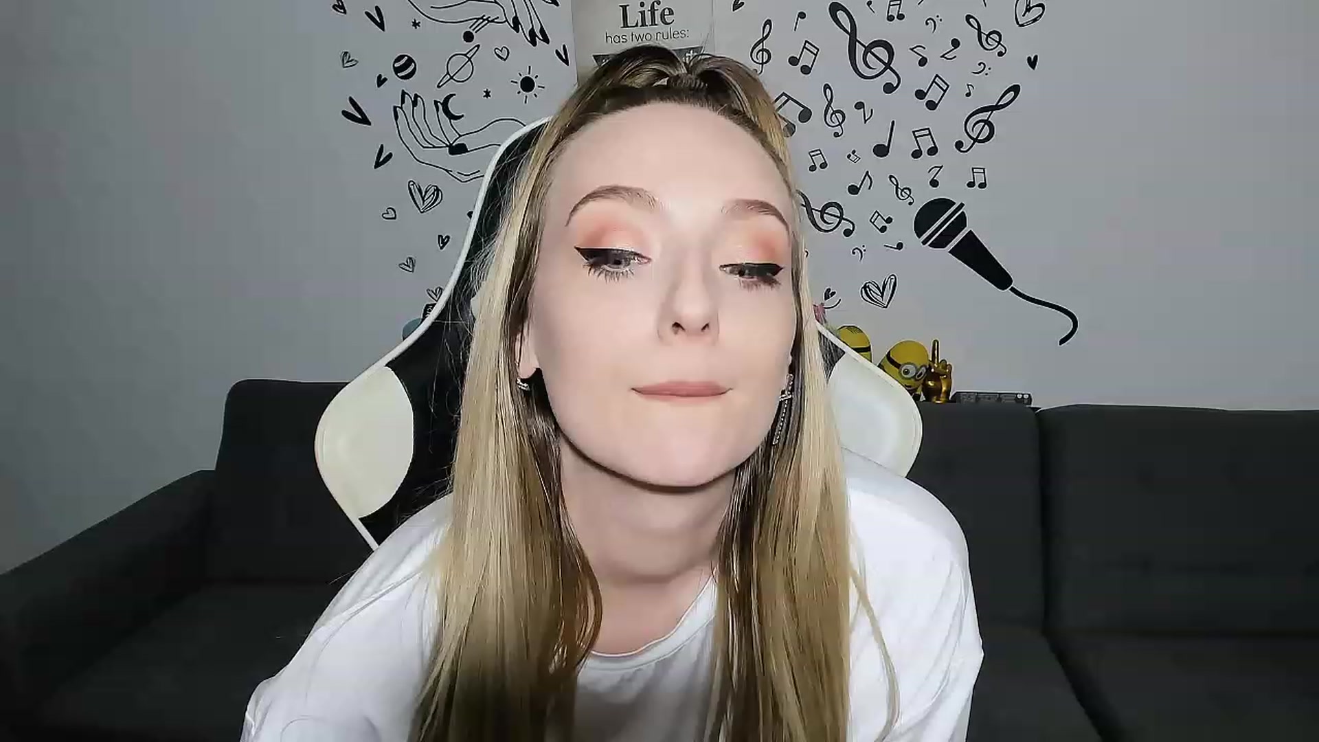 Gallery image thumbnail from Ladybug___'s myfreecams stream on, 06/06/2023, 23:06 image 9 of 20