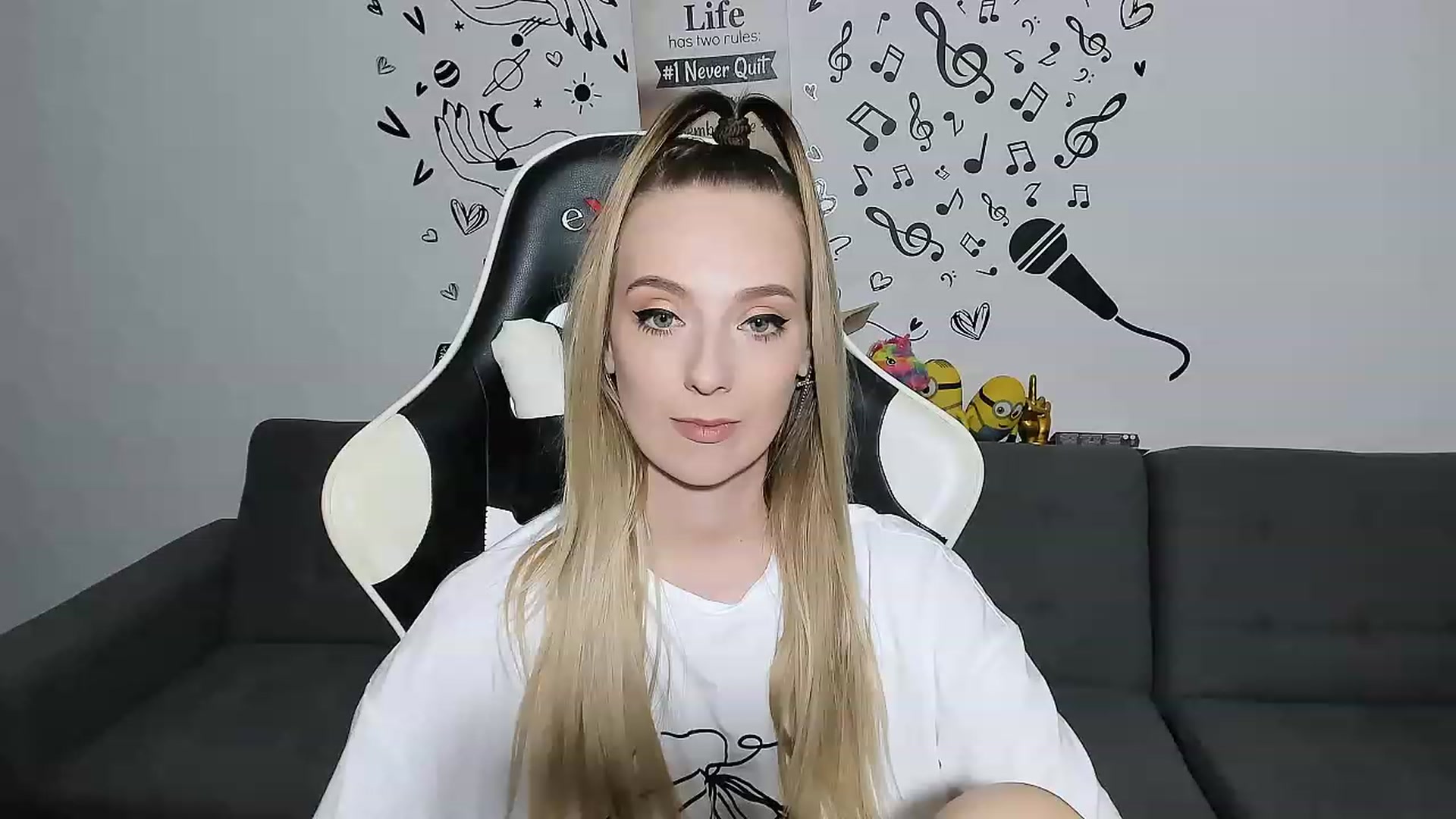 Gallery image thumbnail from Ladybug___'s myfreecams stream on, 06/06/2023, 23:06 image 3 of 20