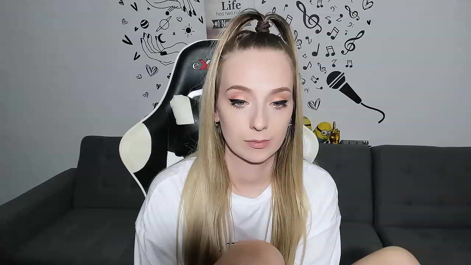 Gallery image thumbnail from Ladybug___'s myfreecams stream on, 06/06/2023, 23:06 image 19 of 20