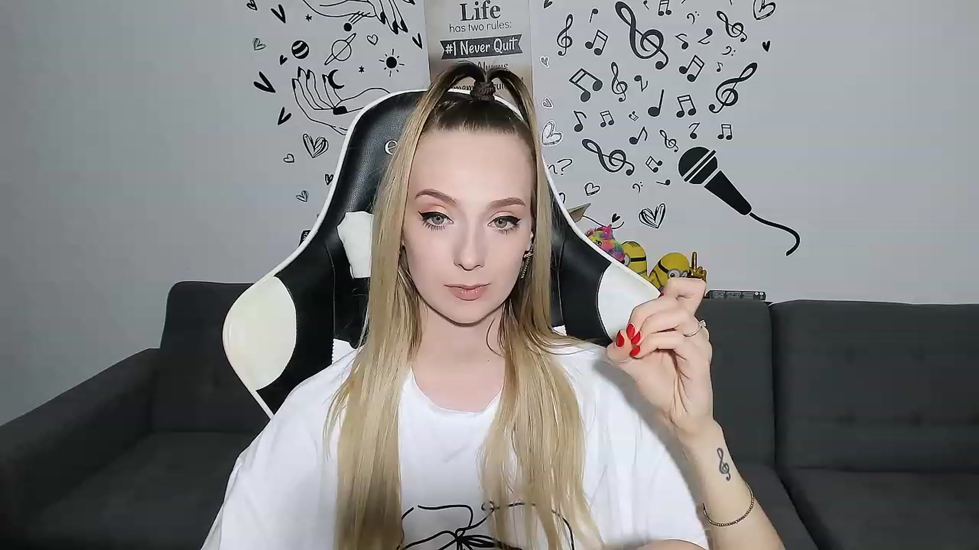 Gallery image thumbnail from Ladybug___'s myfreecams stream on, 06/06/2023, 23:06 image 6 of 20