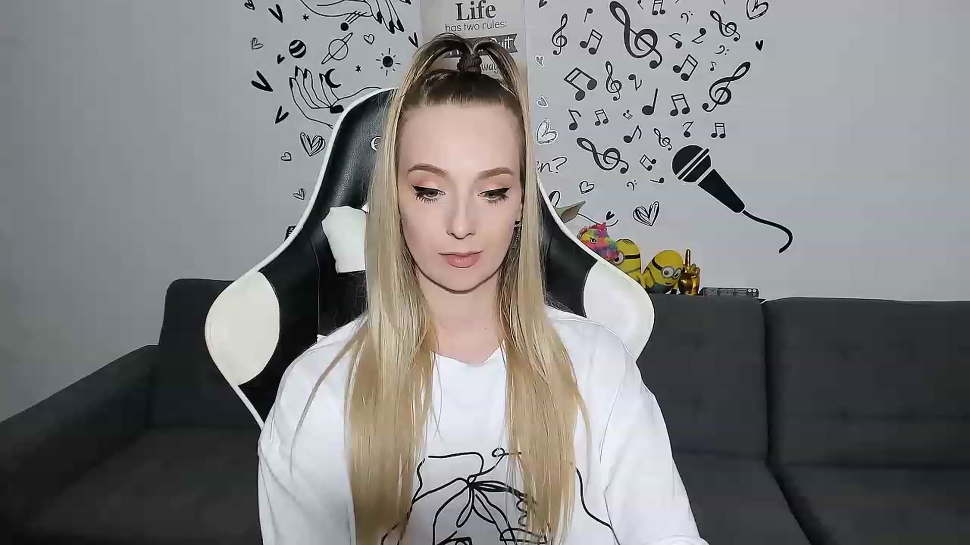 Gallery image thumbnail from Ladybug___'s myfreecams stream on, 06/06/2023, 23:06 image 18 of 20