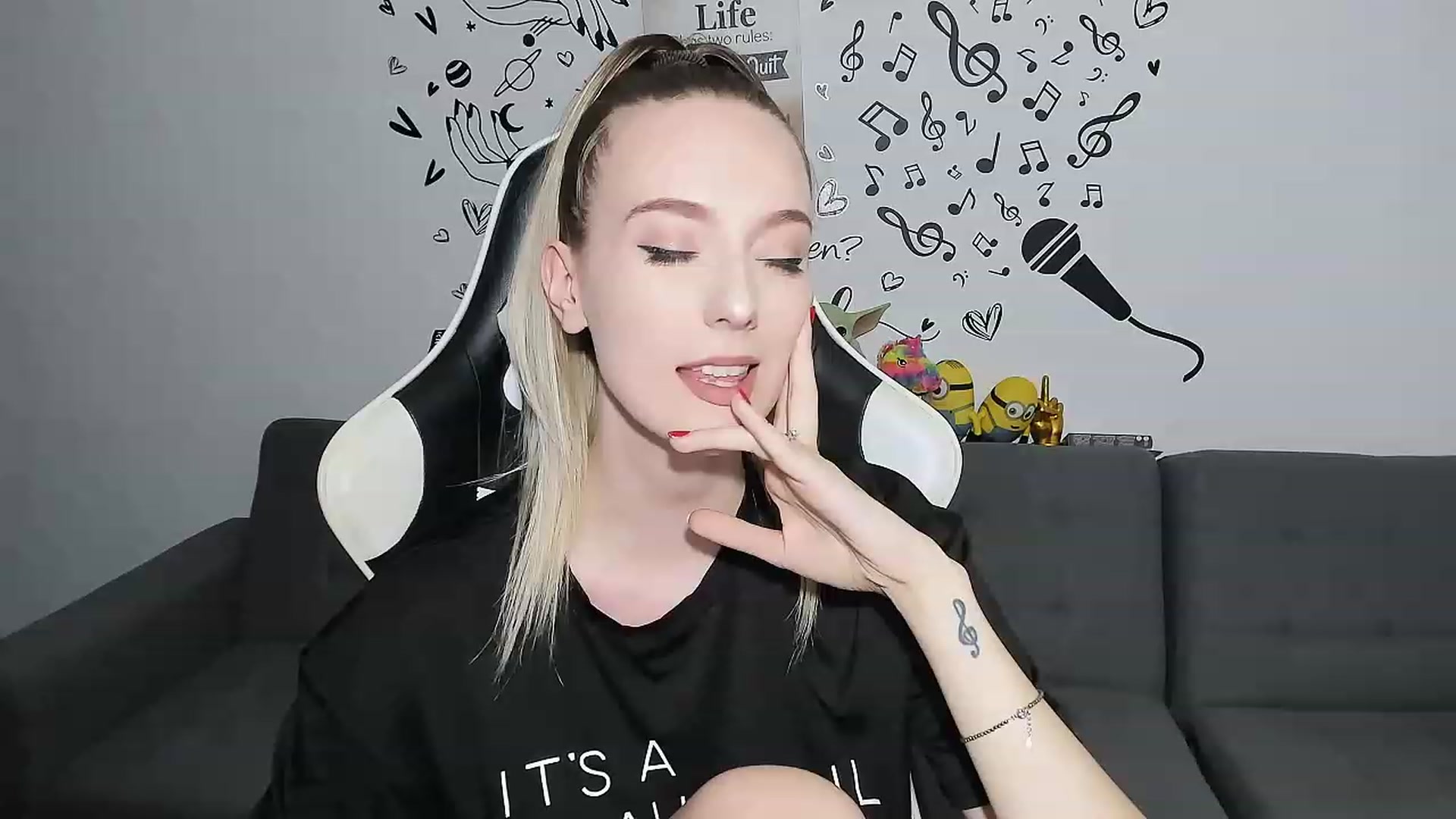 Gallery image thumbnail from Ladybug___'s myfreecams stream on, 06/07/2023, 23:01 image 12 of 20