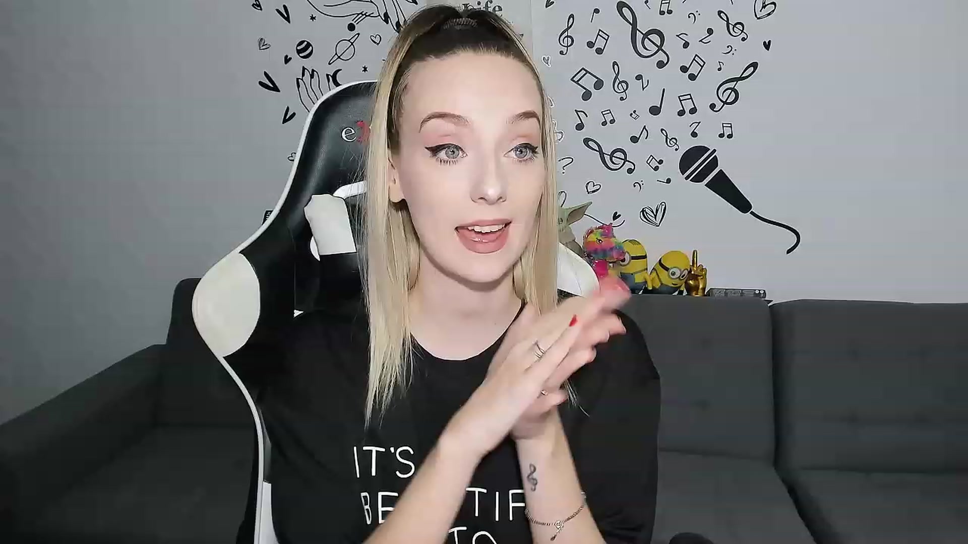 Gallery image thumbnail from Ladybug___'s myfreecams stream on, 06/07/2023, 23:01 image 8 of 20