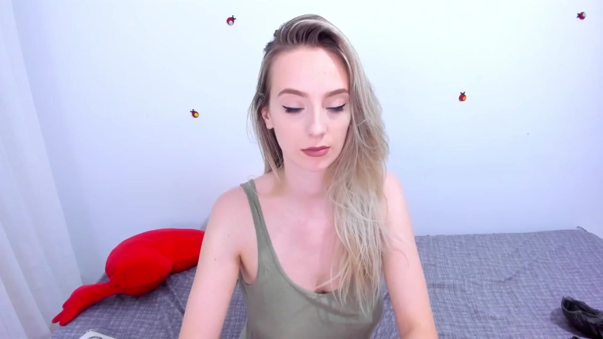 Gallery image thumbnail from Ladybug___'s myfreecams stream on, 06/25/2024, 24:07 image 3 of 20