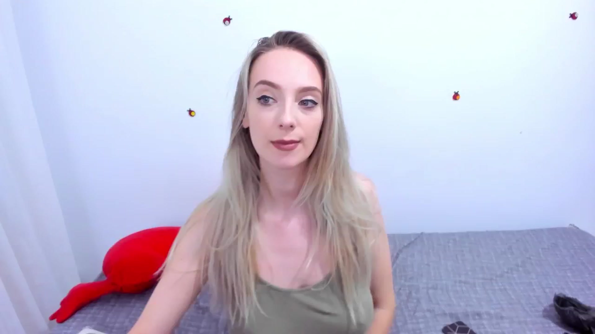 Gallery image thumbnail from Ladybug___'s myfreecams stream on, 06/25/2024, 24:07 image 17 of 20