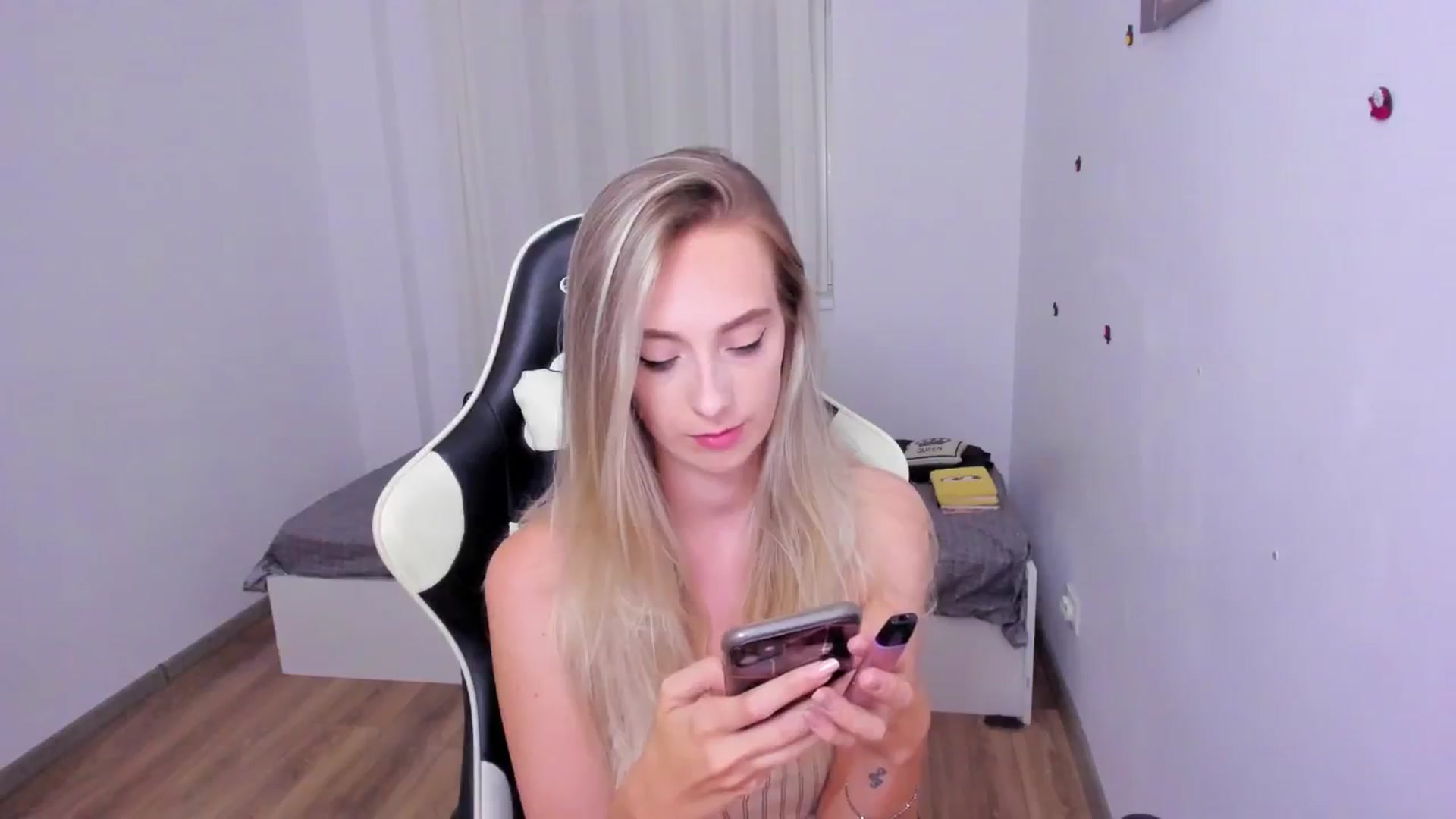 Gallery image thumbnail from Ladybug___'s myfreecams stream on, 08/08/2024, 23:25 image 19 of 20