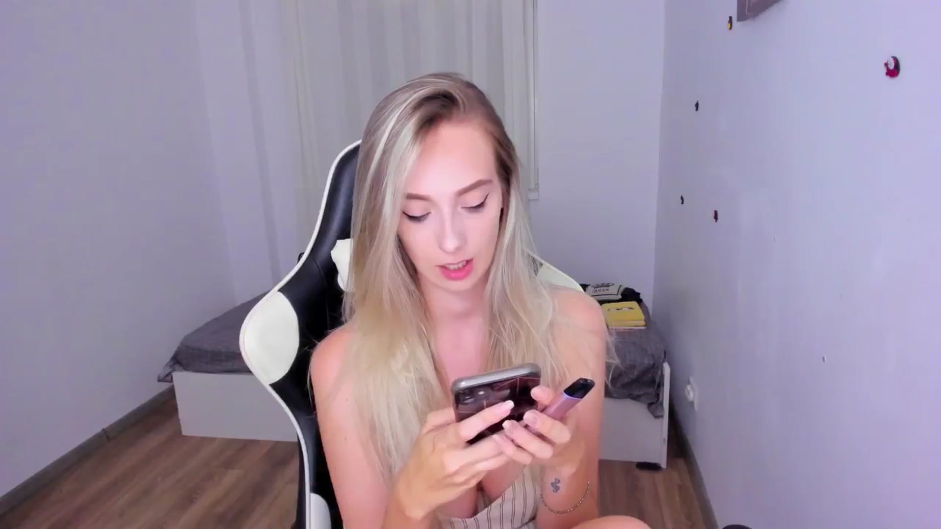 Gallery image thumbnail from Ladybug___'s myfreecams stream on, 08/08/2024, 23:25 image 14 of 20