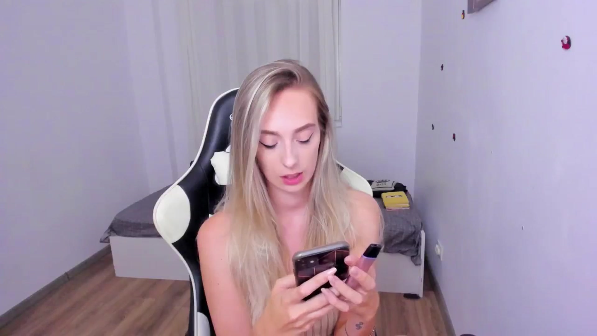 Gallery image thumbnail from Ladybug___'s myfreecams stream on, 08/08/2024, 23:25 image 17 of 20