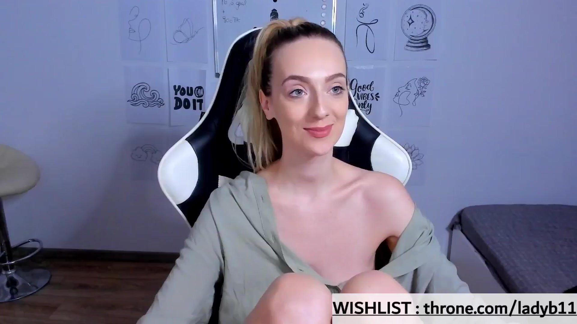 Gallery image thumbnail from Ladybug___'s myfreecams stream on, 12/12/2025, 15:33 image 3 of 20