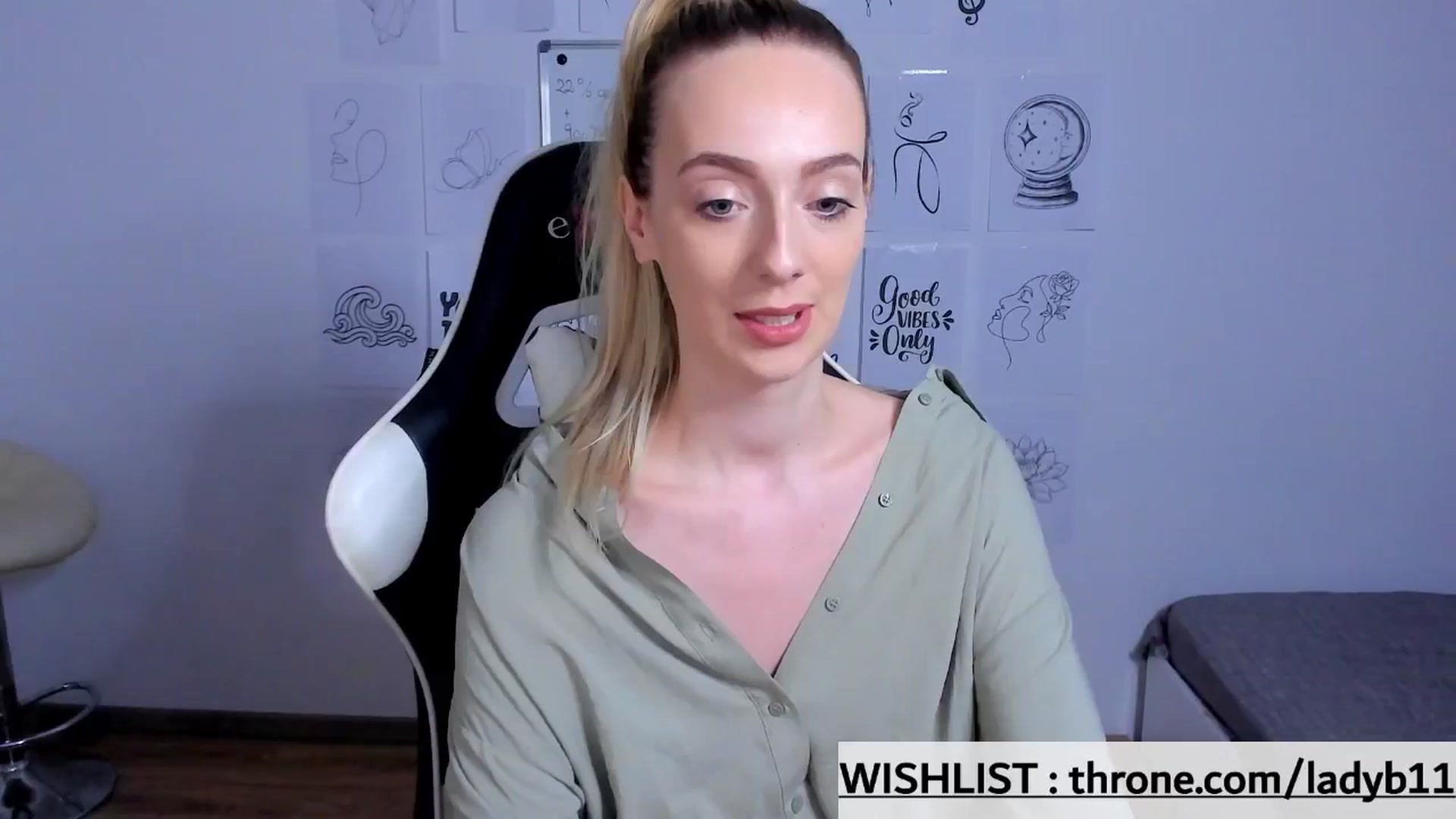 Gallery image thumbnail from Ladybug___'s myfreecams stream on, 12/12/2025, 15:33 image 4 of 20