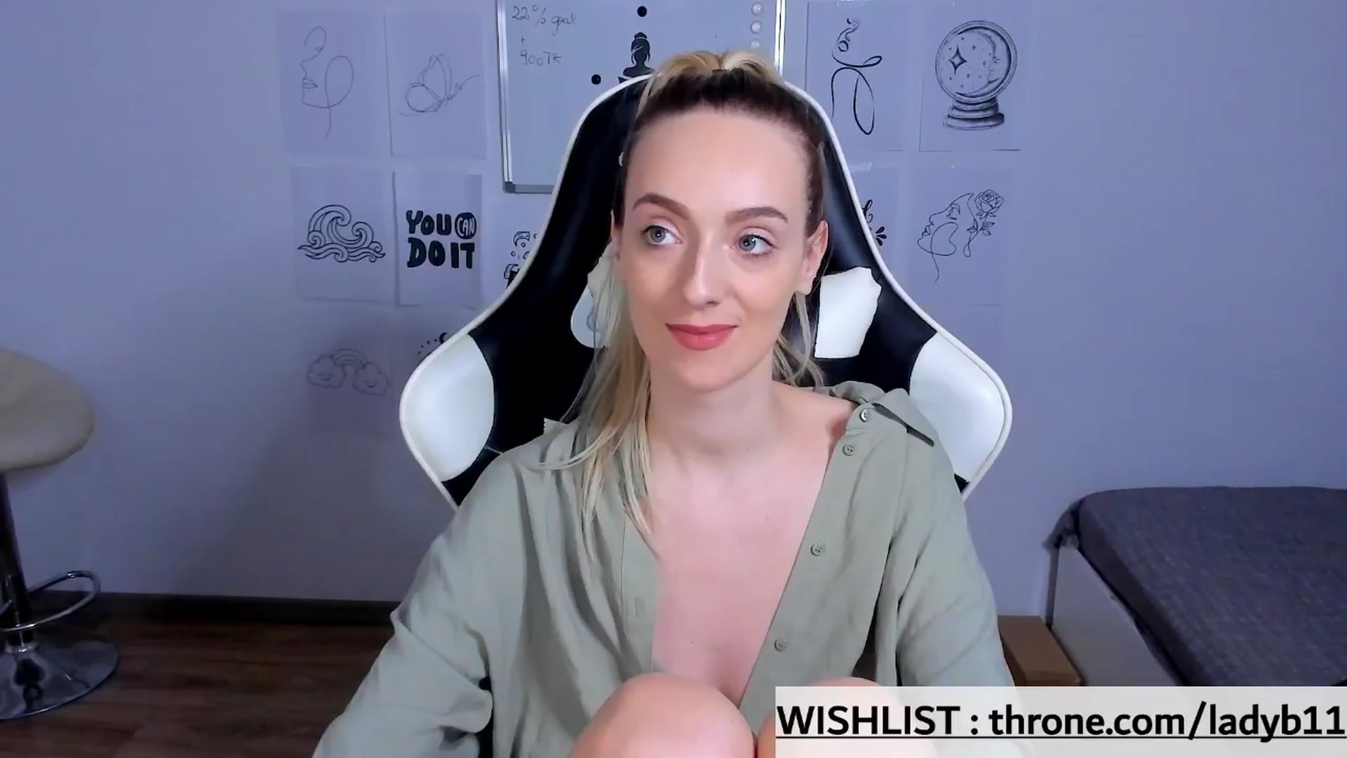 Gallery image thumbnail from Ladybug___'s myfreecams stream on, 12/12/2025, 15:33 image 15 of 20
