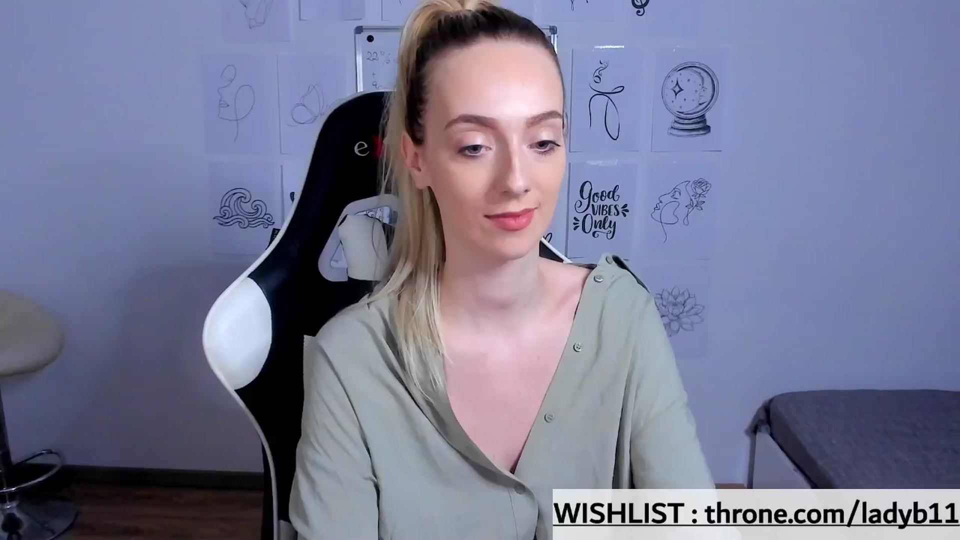 Gallery image thumbnail from Ladybug___'s myfreecams stream on, 12/12/2025, 15:33 image 7 of 20