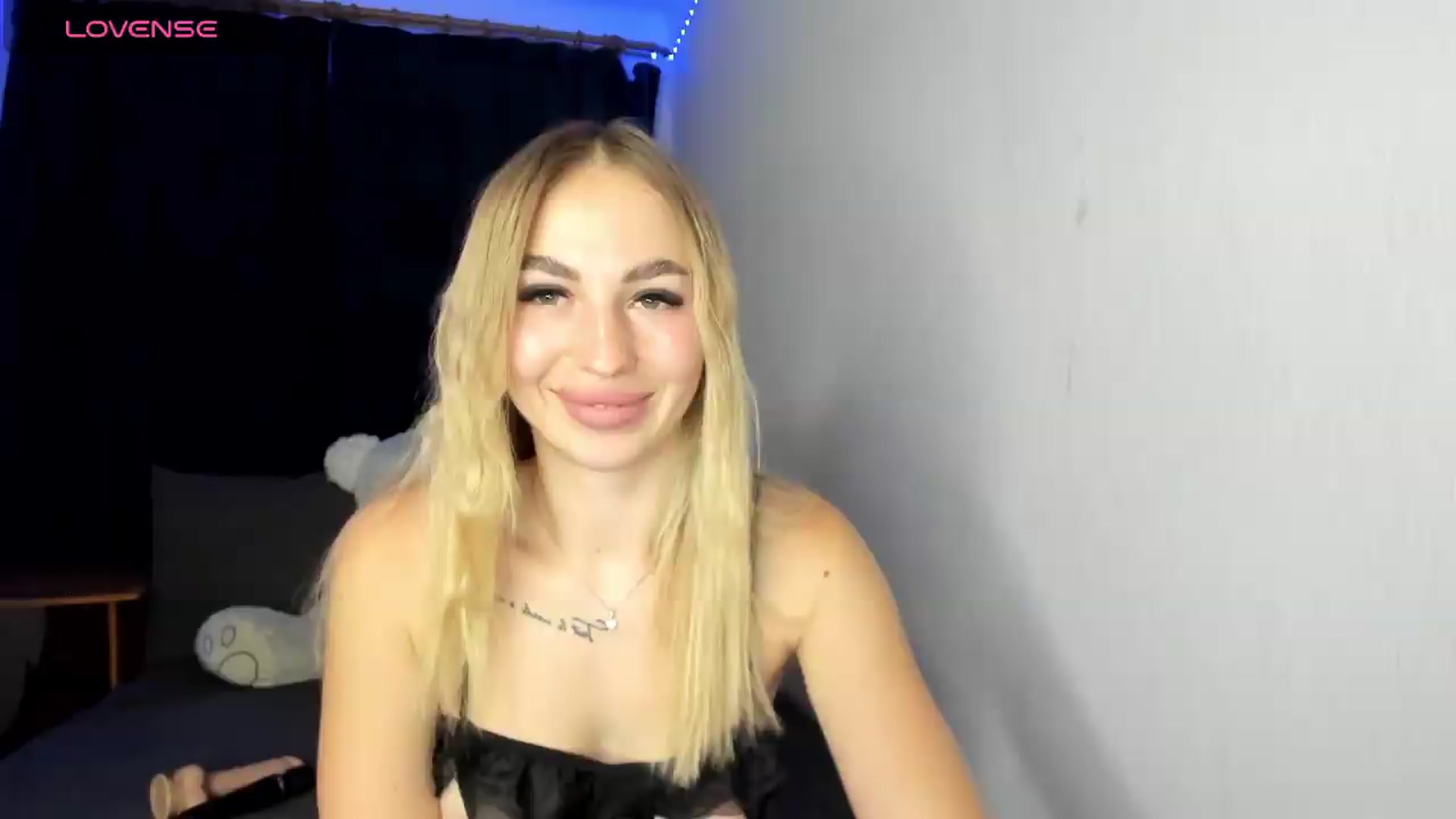 Gallery image thumbnail from Ladyinred's myfreecams stream on, 07/27/2026, 01:39 image 1 of 20