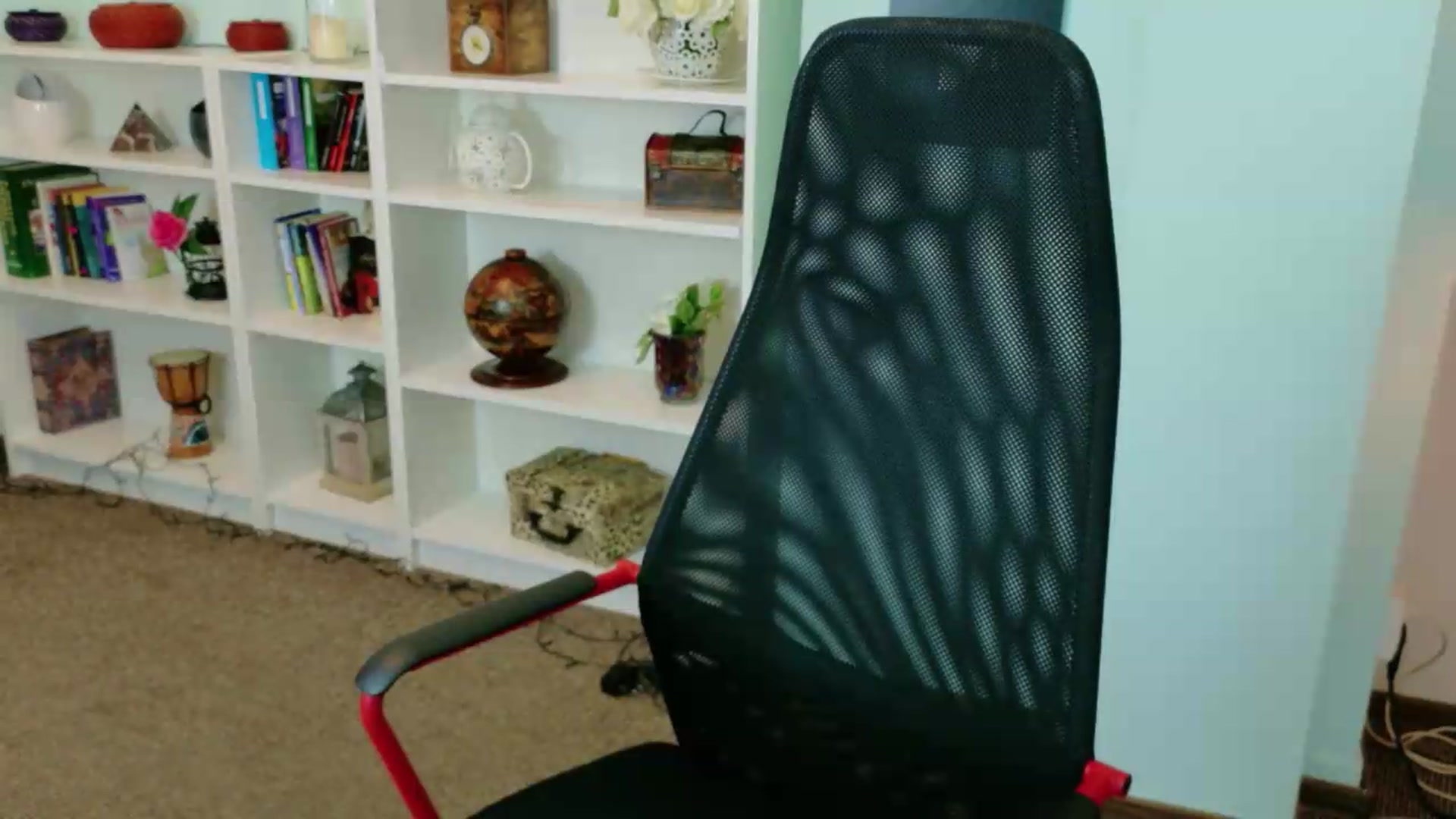 Gallery image thumbnail from Ladysarah112's myfreecams stream on, 05/18/2026, 09:53 image 6 of 20