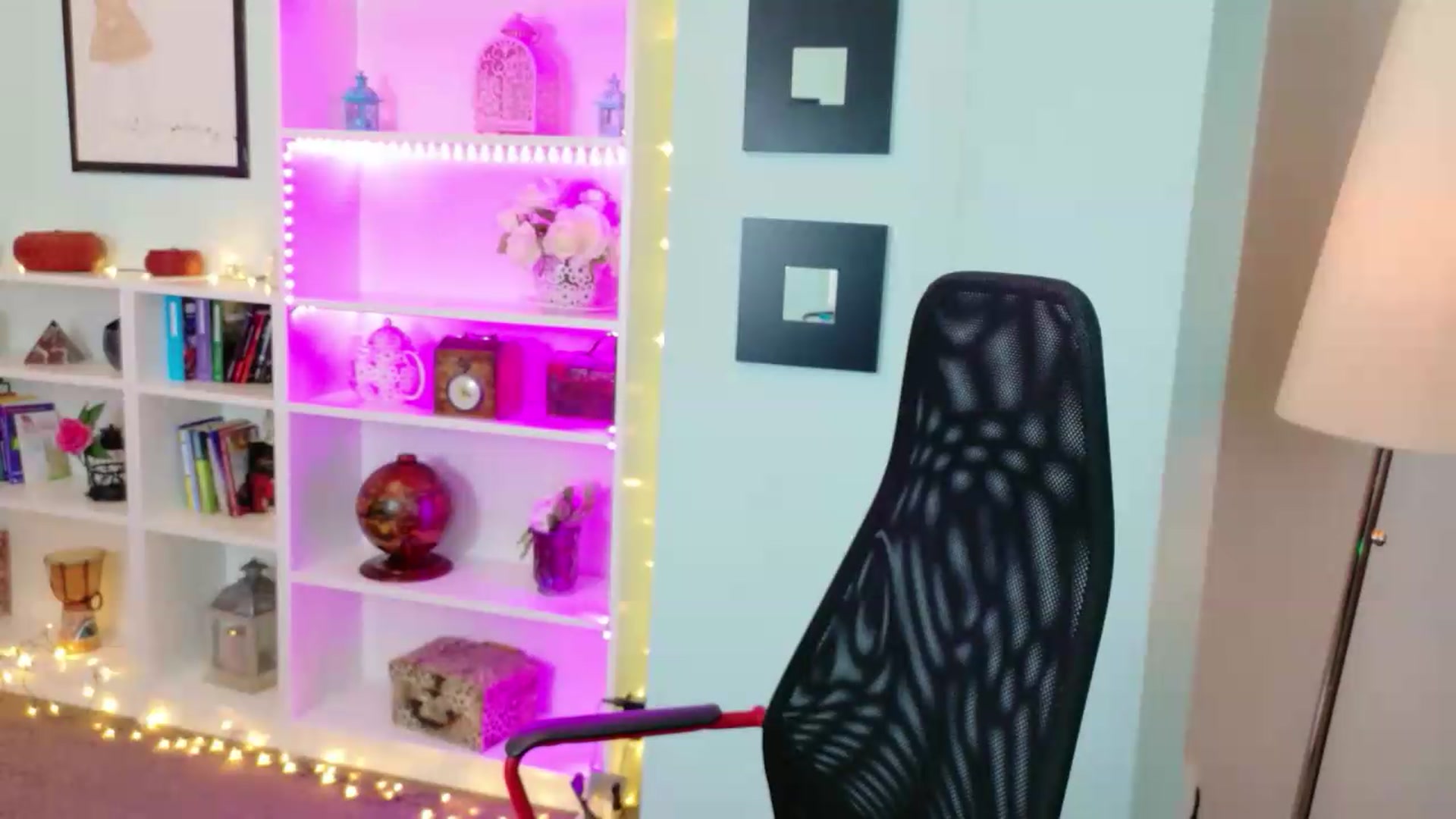 Gallery image thumbnail from Ladysarah112's myfreecams stream on, 05/21/2026, 09:50 image 12 of 20