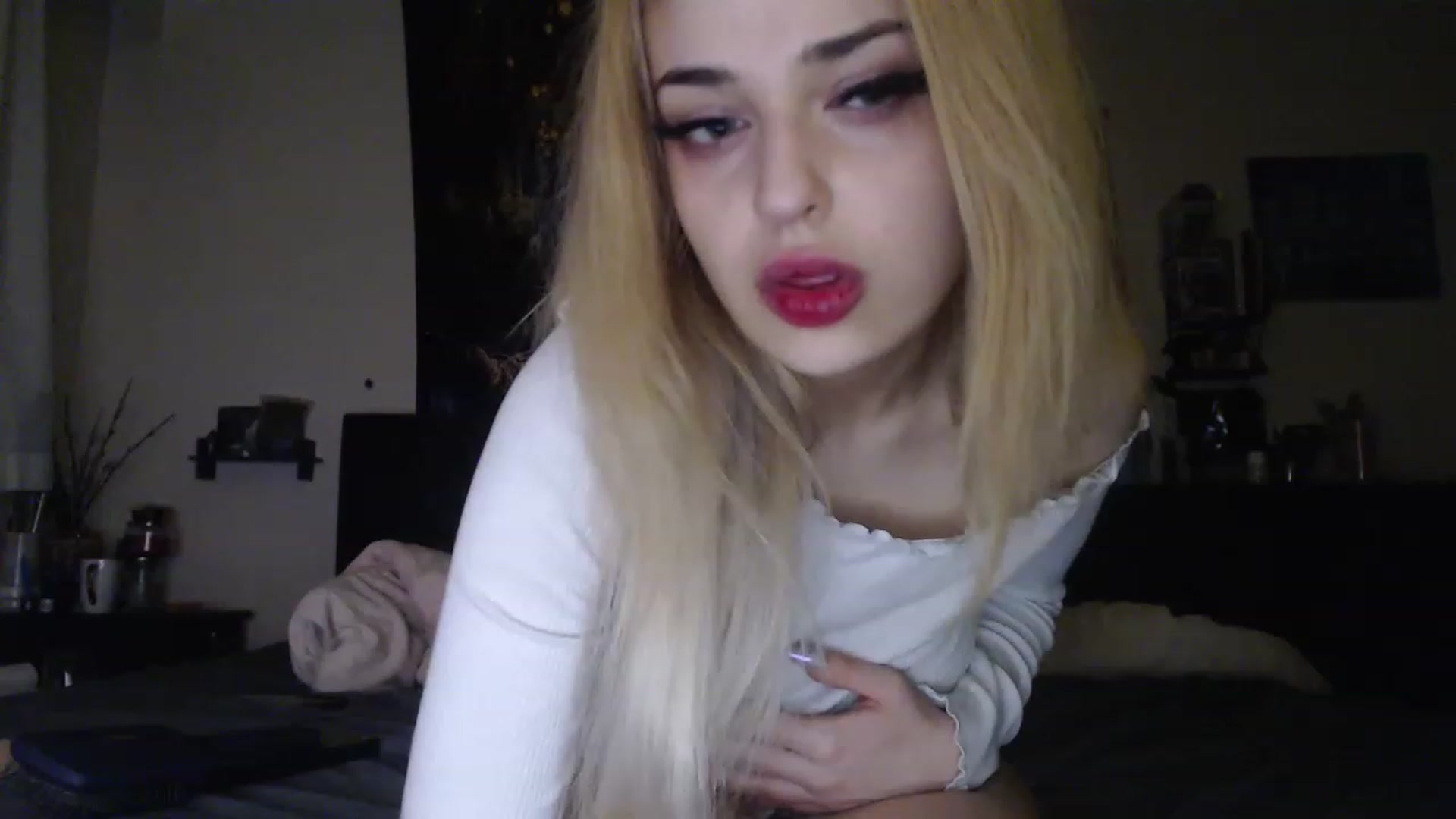 Gallery image thumbnail from Lailalovesu's myfreecams stream on, 04/04/2023, 09:00 image 6 of 20