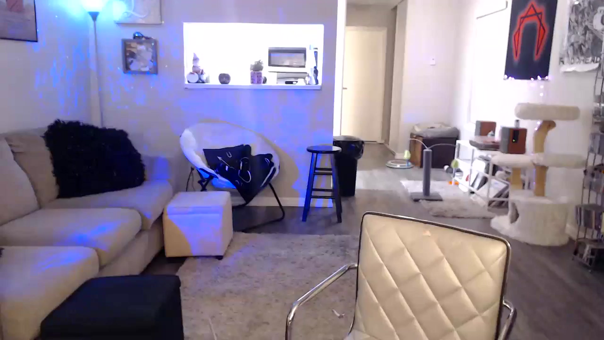 Gallery image thumbnail from Lakelove6's myfreecams stream on, 10/08/2023, 12:13 image 1 of 20