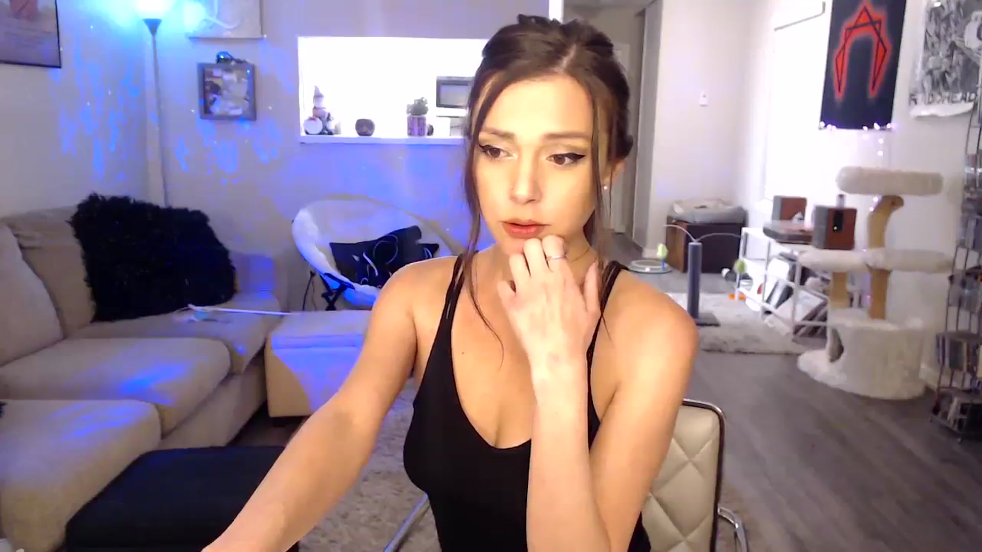 Gallery image thumbnail from Lakelove6's myfreecams stream on, 10/08/2023, 12:13 image 9 of 20
