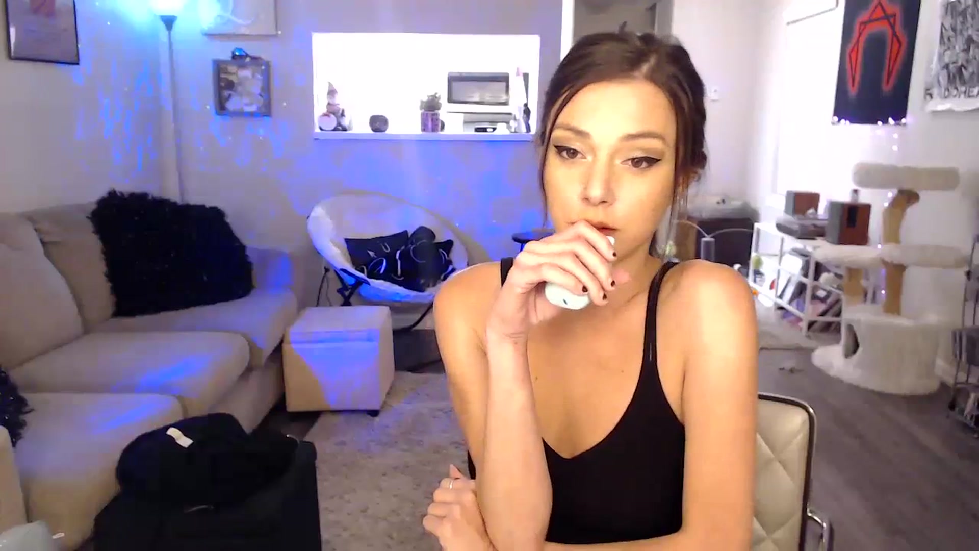 Gallery image thumbnail from Lakelove6's myfreecams stream on, 10/08/2023, 12:13 image 19 of 20