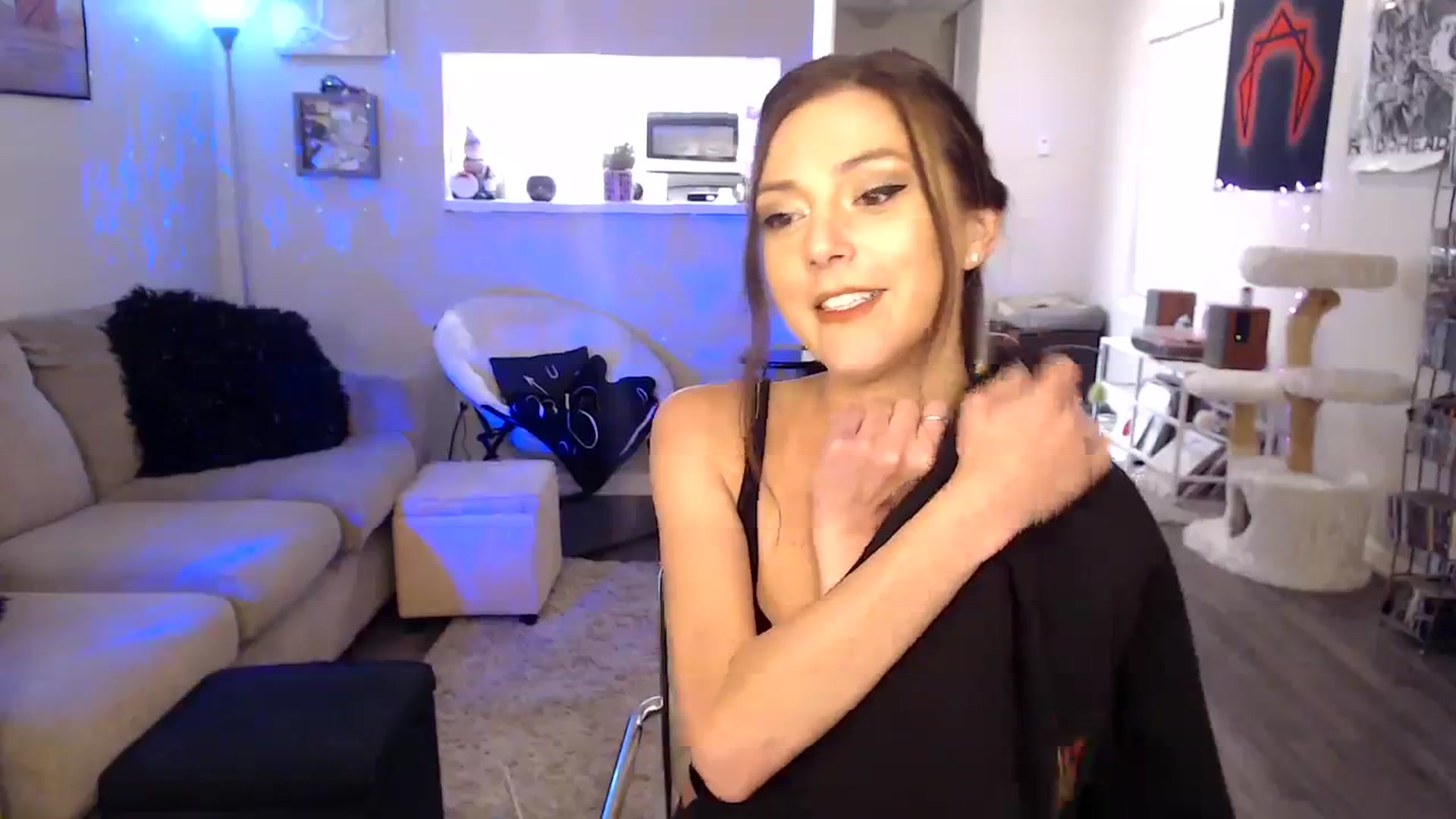 Gallery image thumbnail from Lakelove6's myfreecams stream on, 10/08/2023, 12:13 image 2 of 20