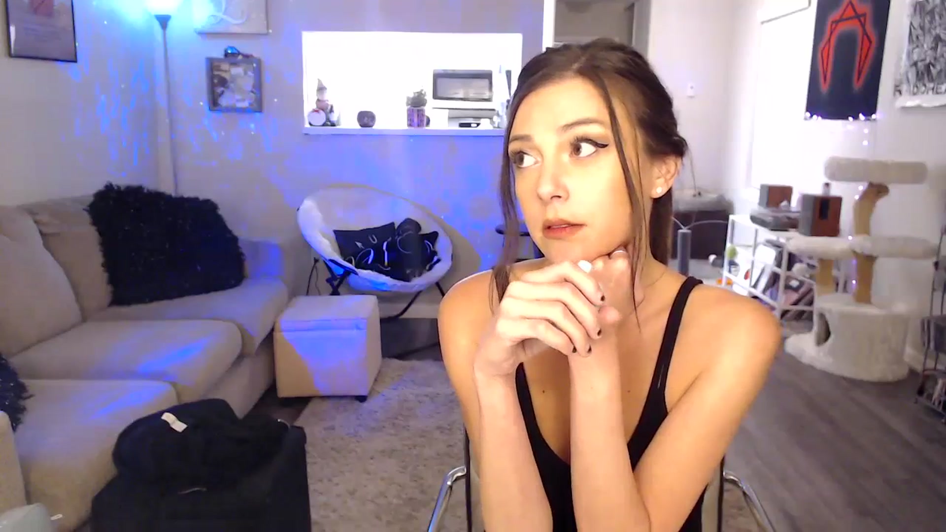 Gallery image thumbnail from Lakelove6's myfreecams stream on, 10/08/2023, 12:13 image 17 of 20