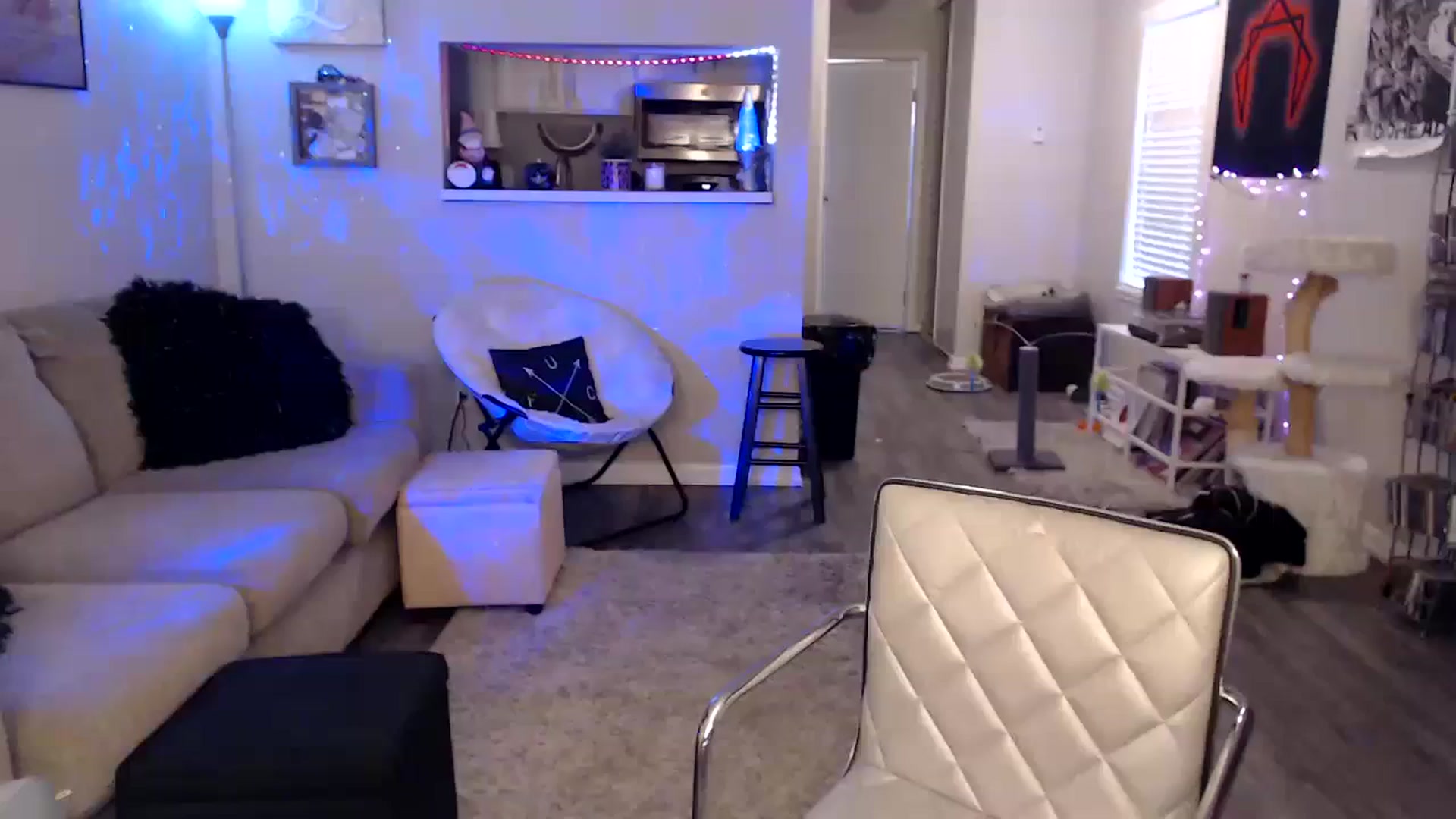 Gallery image thumbnail from Lakelove6's myfreecams stream on, 10/08/2023, 14:47 image 13 of 20