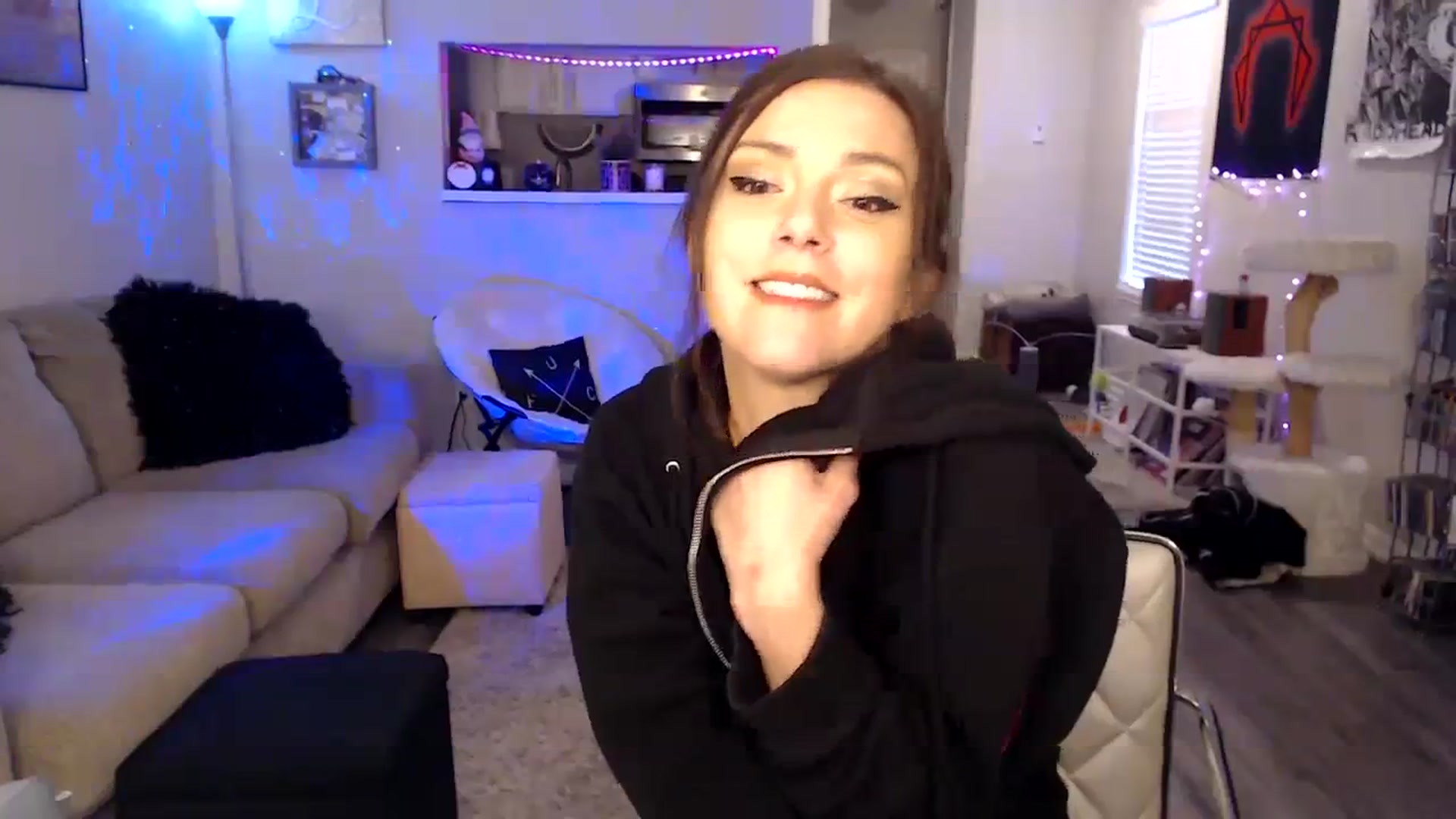 Gallery image thumbnail from Lakelove6's myfreecams stream on, 10/08/2023, 14:47 image 12 of 20