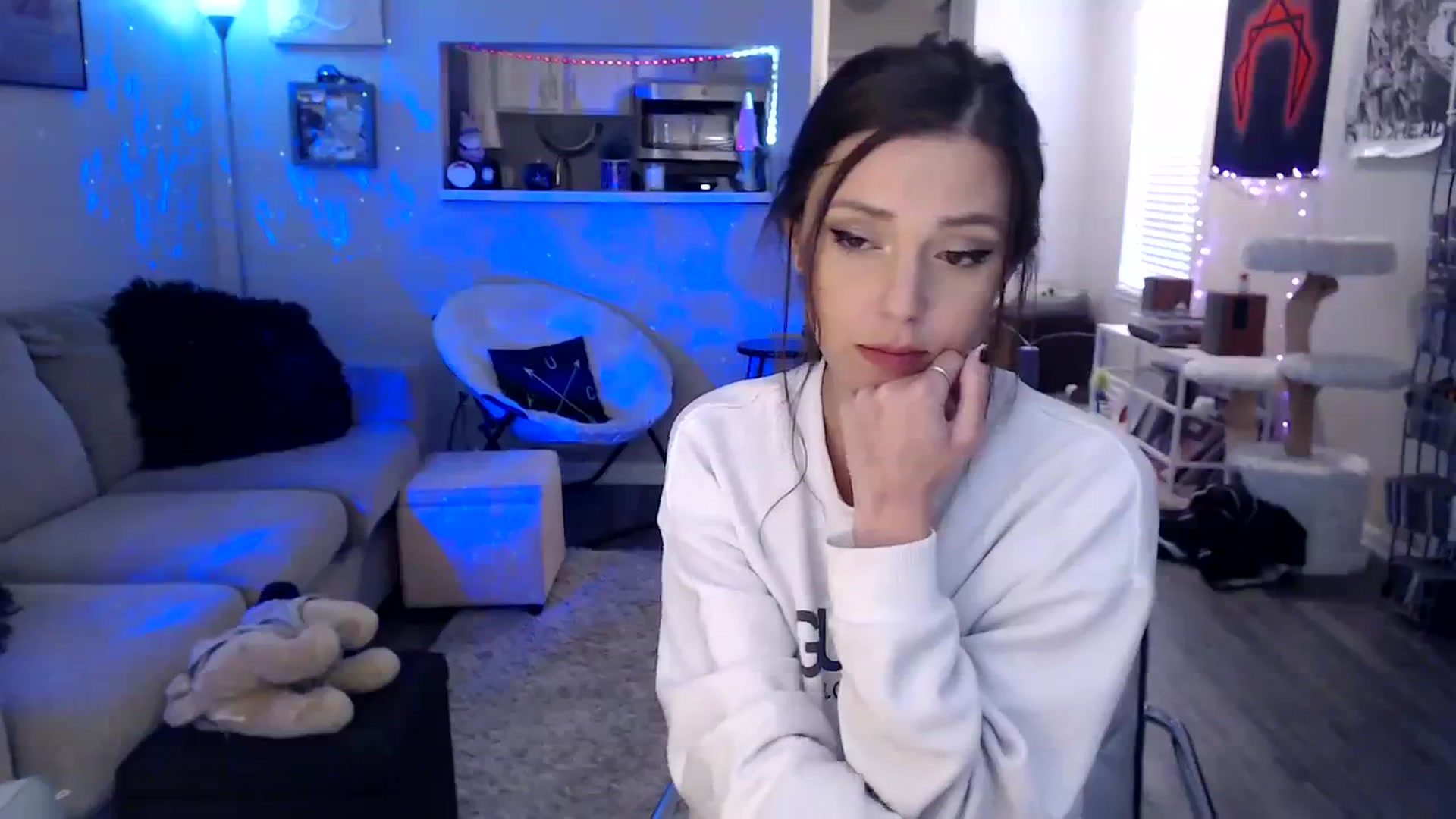 Gallery image thumbnail from Lakelove6's myfreecams stream on, 10/08/2023, 14:47 image 19 of 20