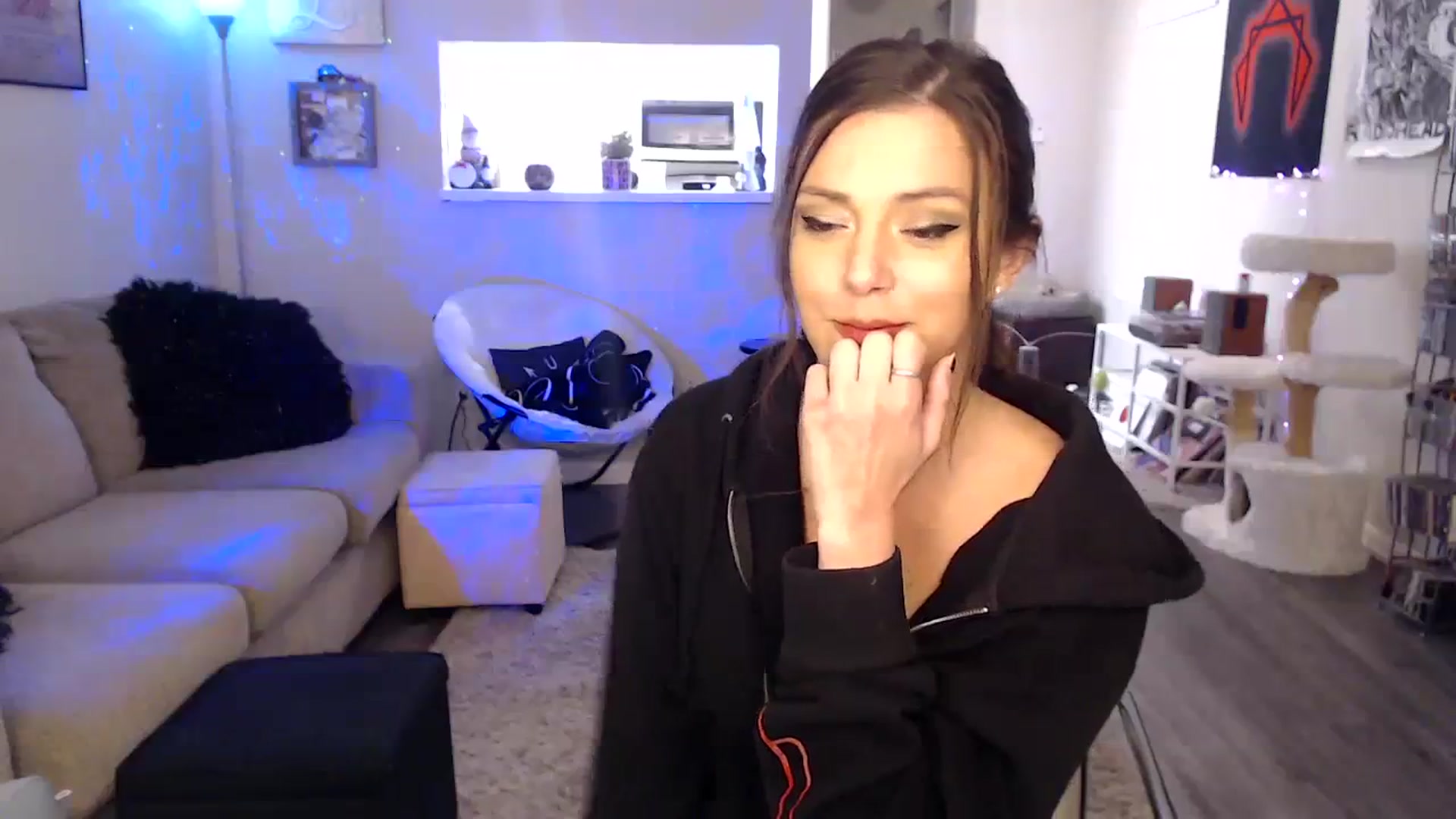 Gallery image thumbnail from Lakelove6's myfreecams stream on, 10/08/2023, 14:47 image 10 of 20